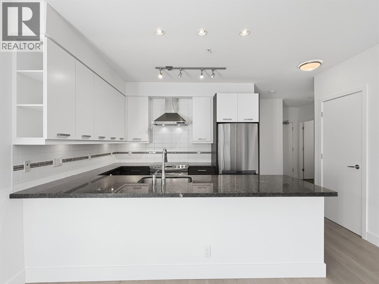 204 1273 Marine Drive Property Photo 5