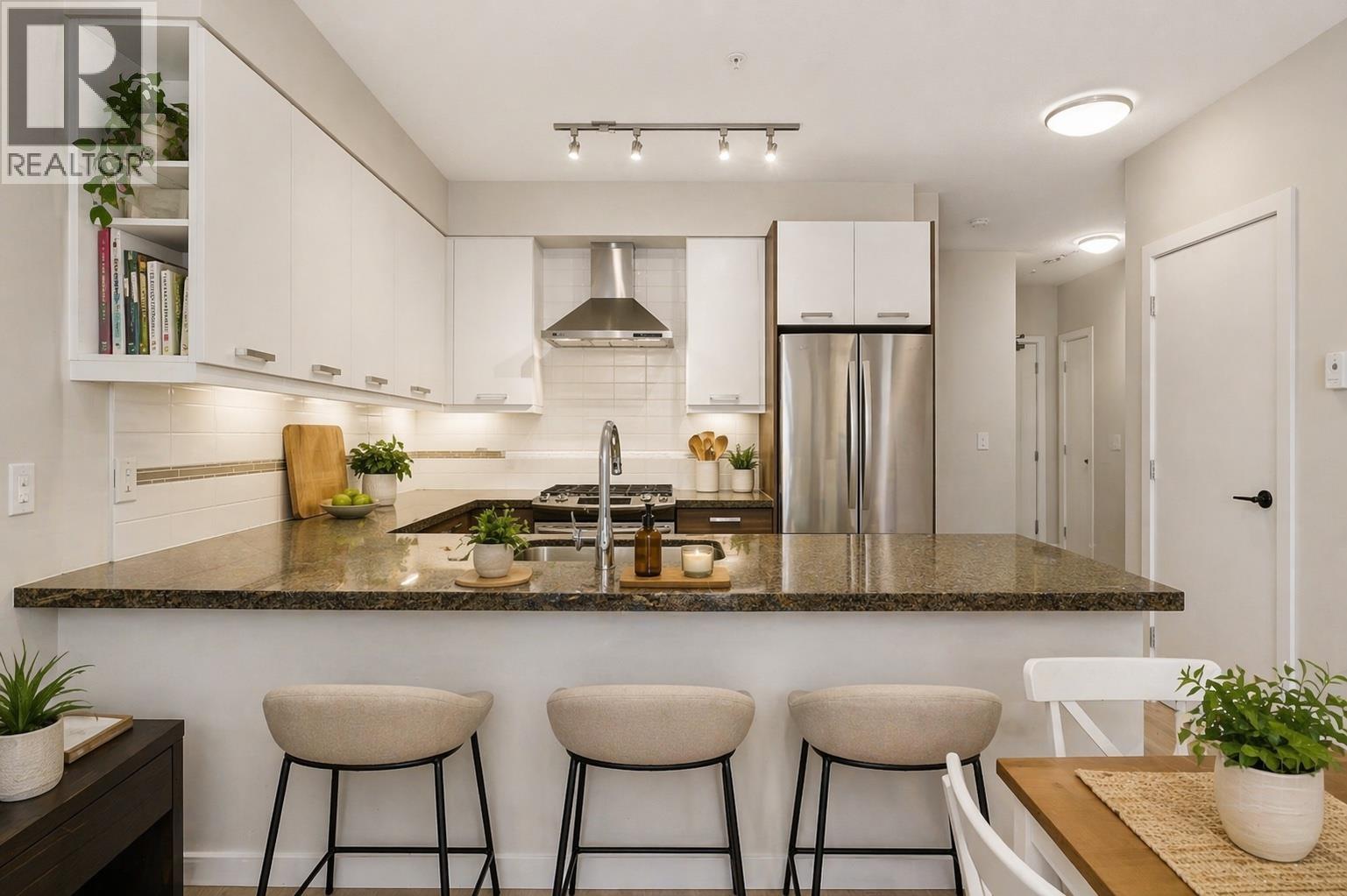 204 1273 Marine Drive Property Photo 6