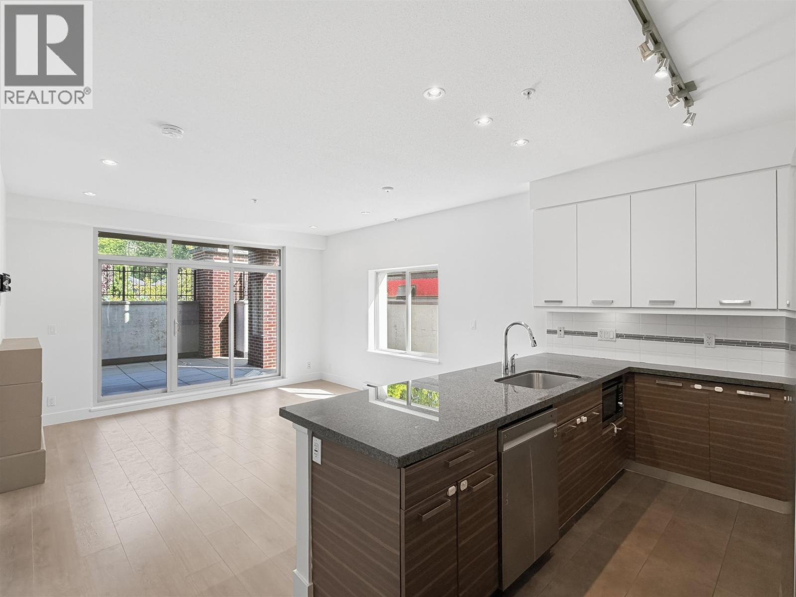 204 1273 Marine Drive Property Photo 8