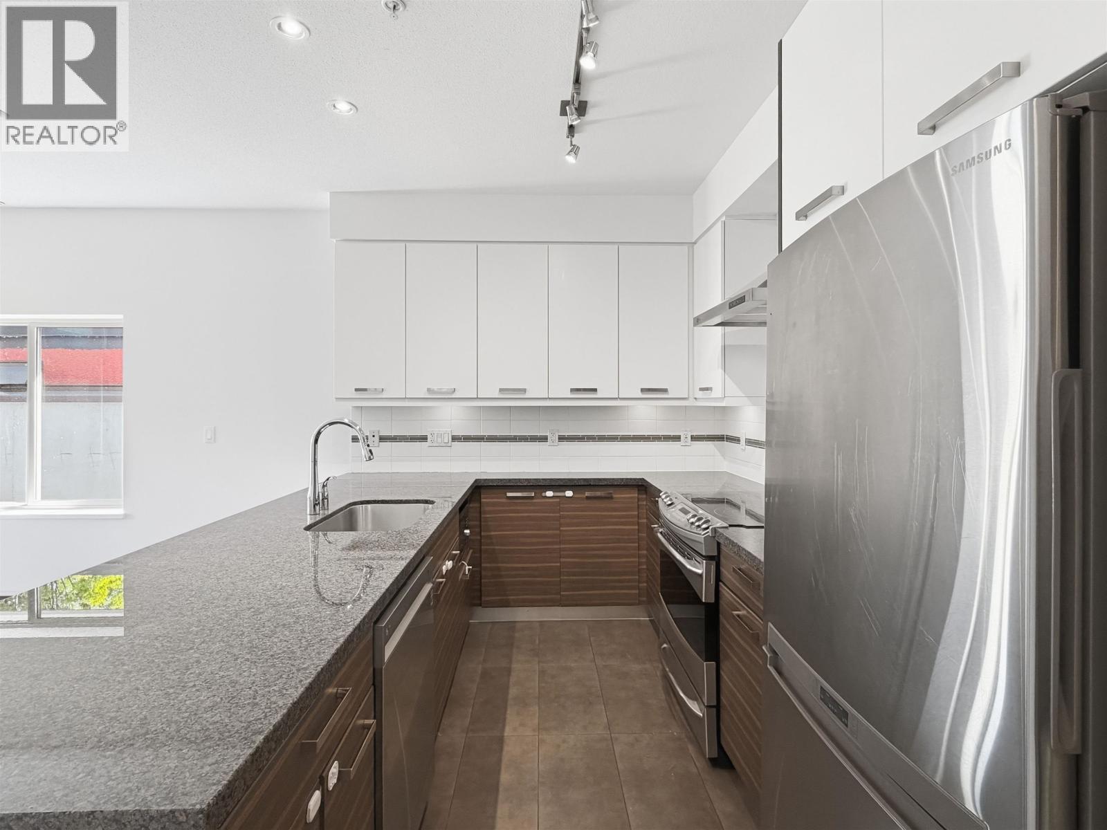 204 1273 Marine Drive Property Photo 9