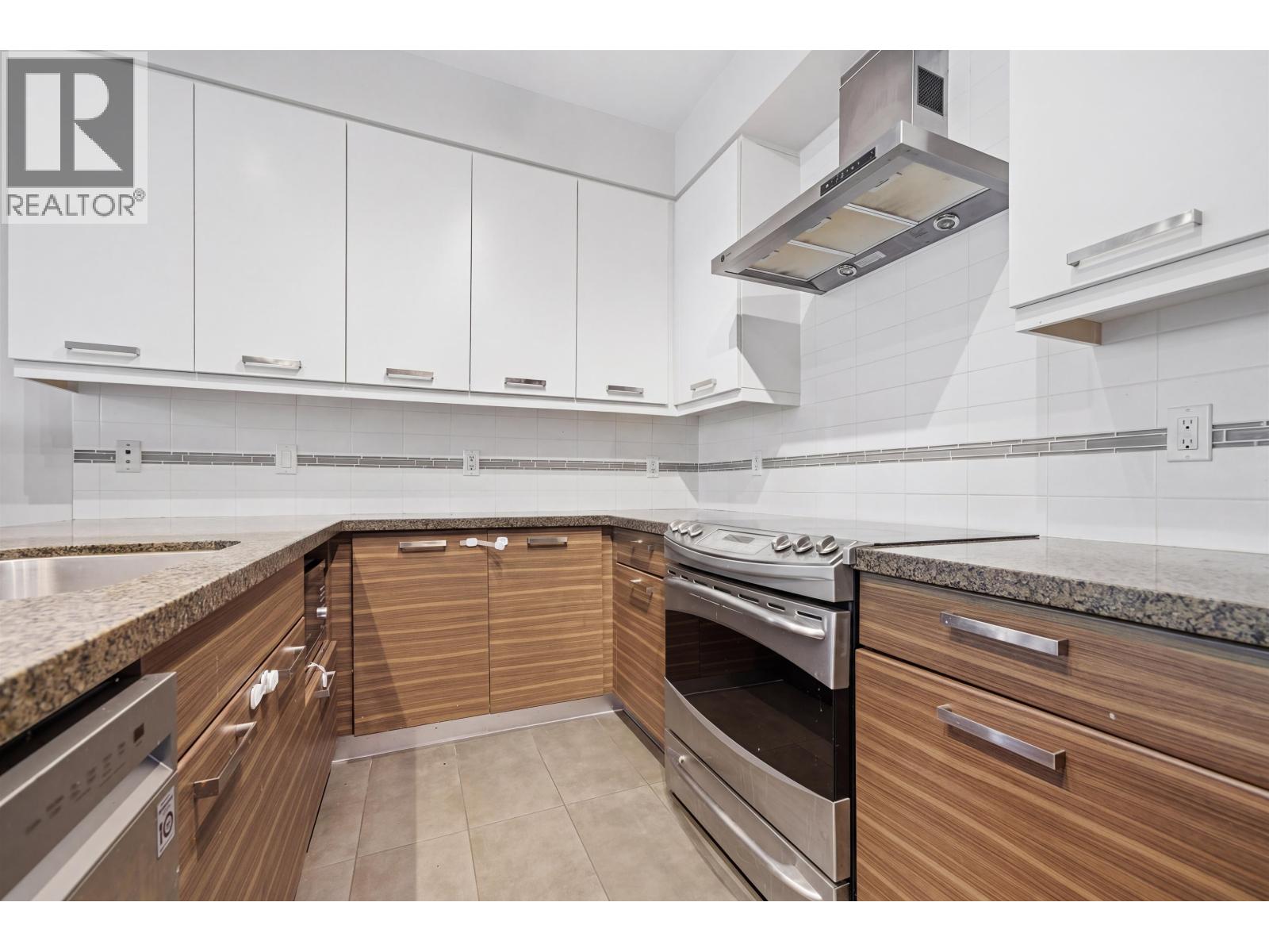 204 1273 Marine Drive Property Photo 10
