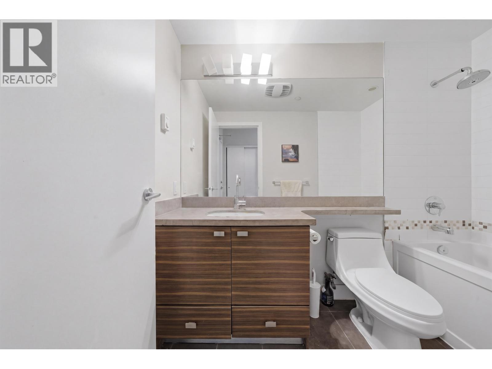 204 1273 Marine Drive Property Photo 21