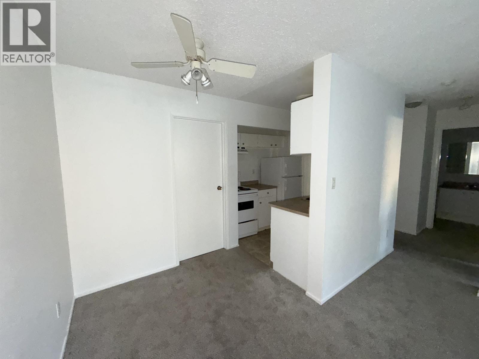 211 282 N BROADWAY AVENUE Property Photo 1
