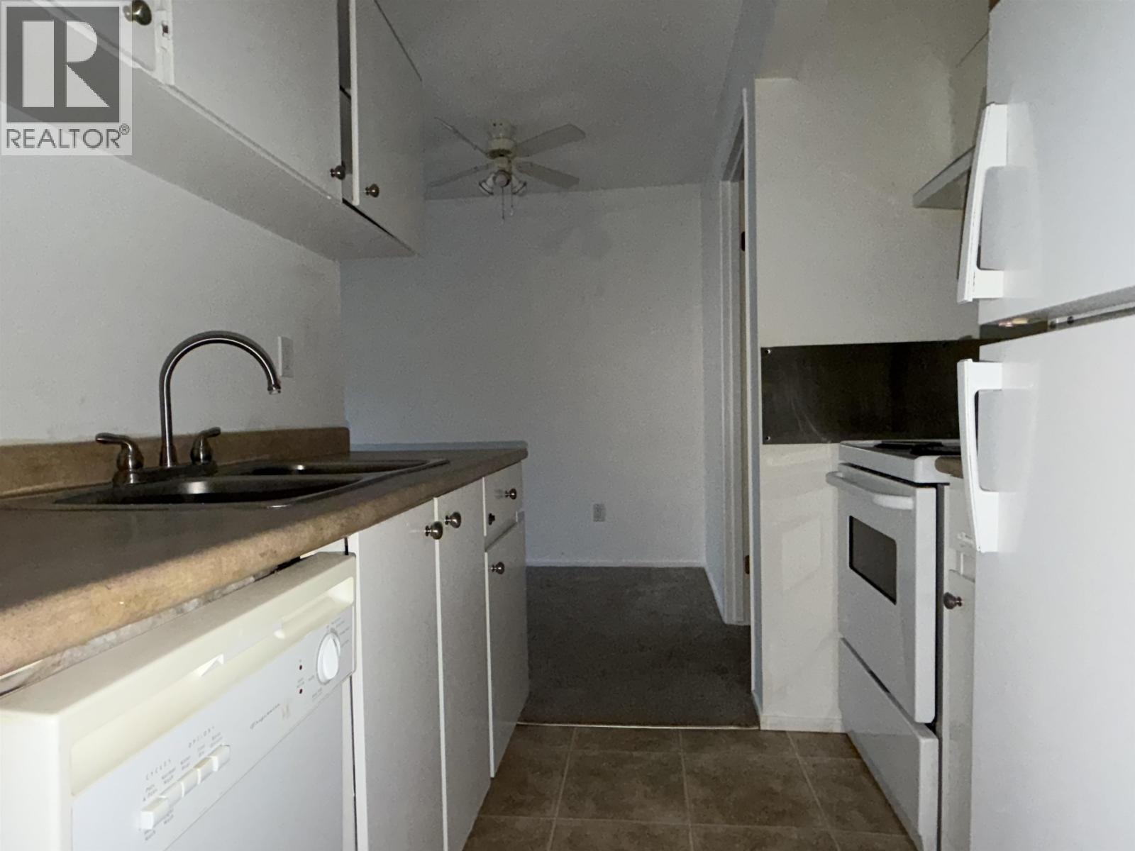 211 282 N Broadway Avenue Property Photo 2