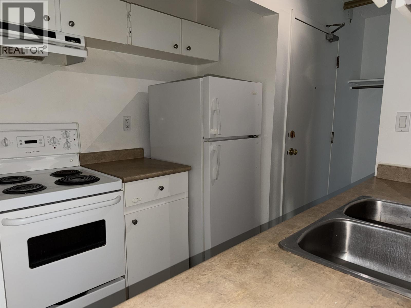 211 282 N Broadway Avenue Property Photo 3
