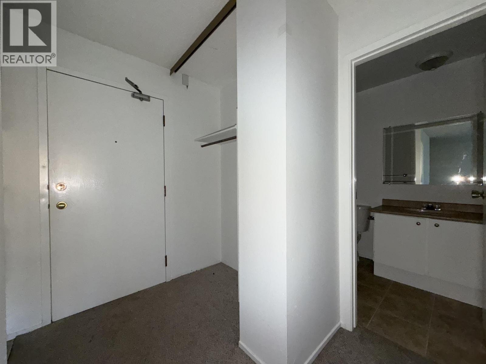 211 282 N Broadway Avenue Property Photo 4