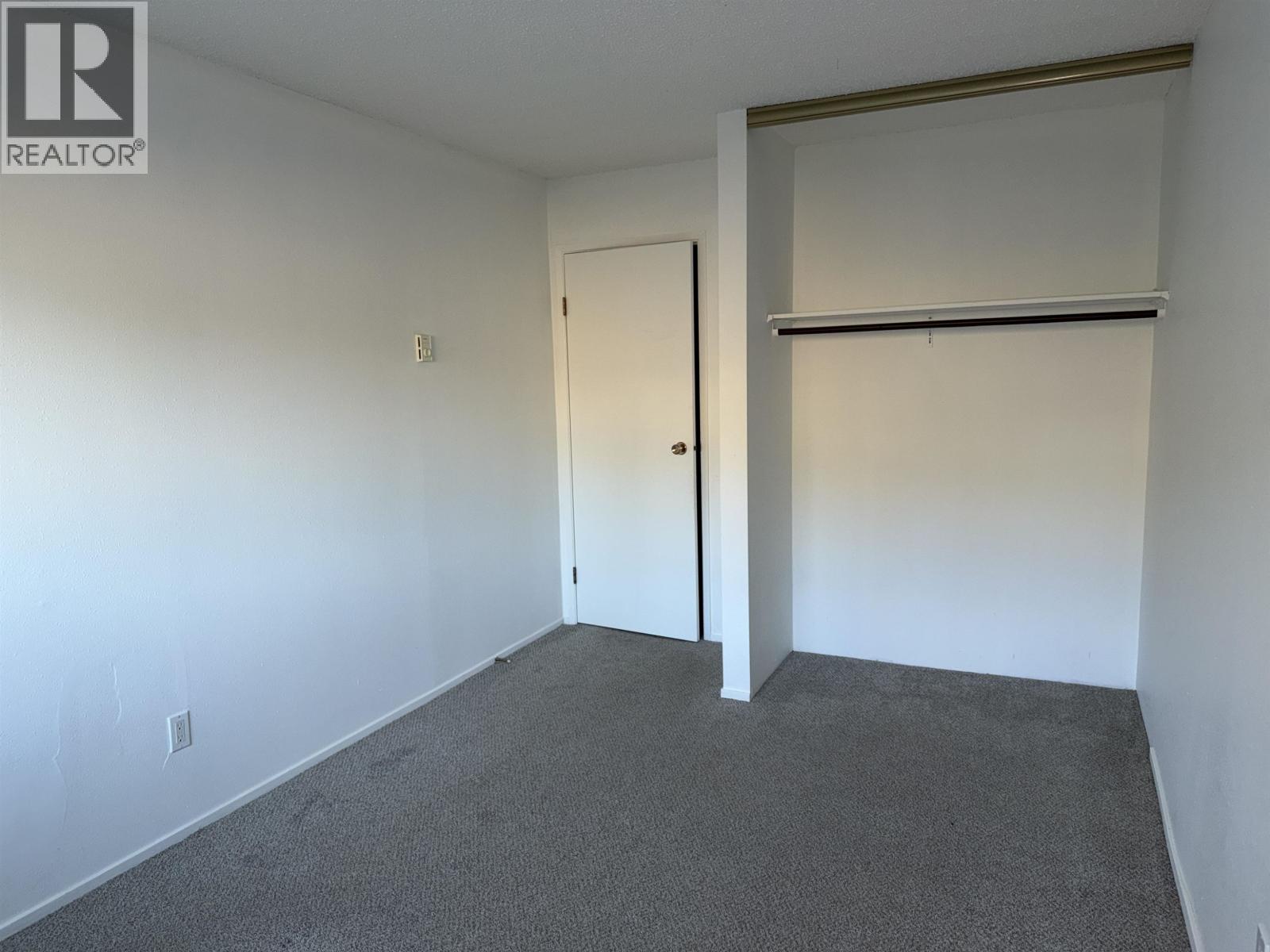 211 282 N Broadway Avenue Property Photo 6