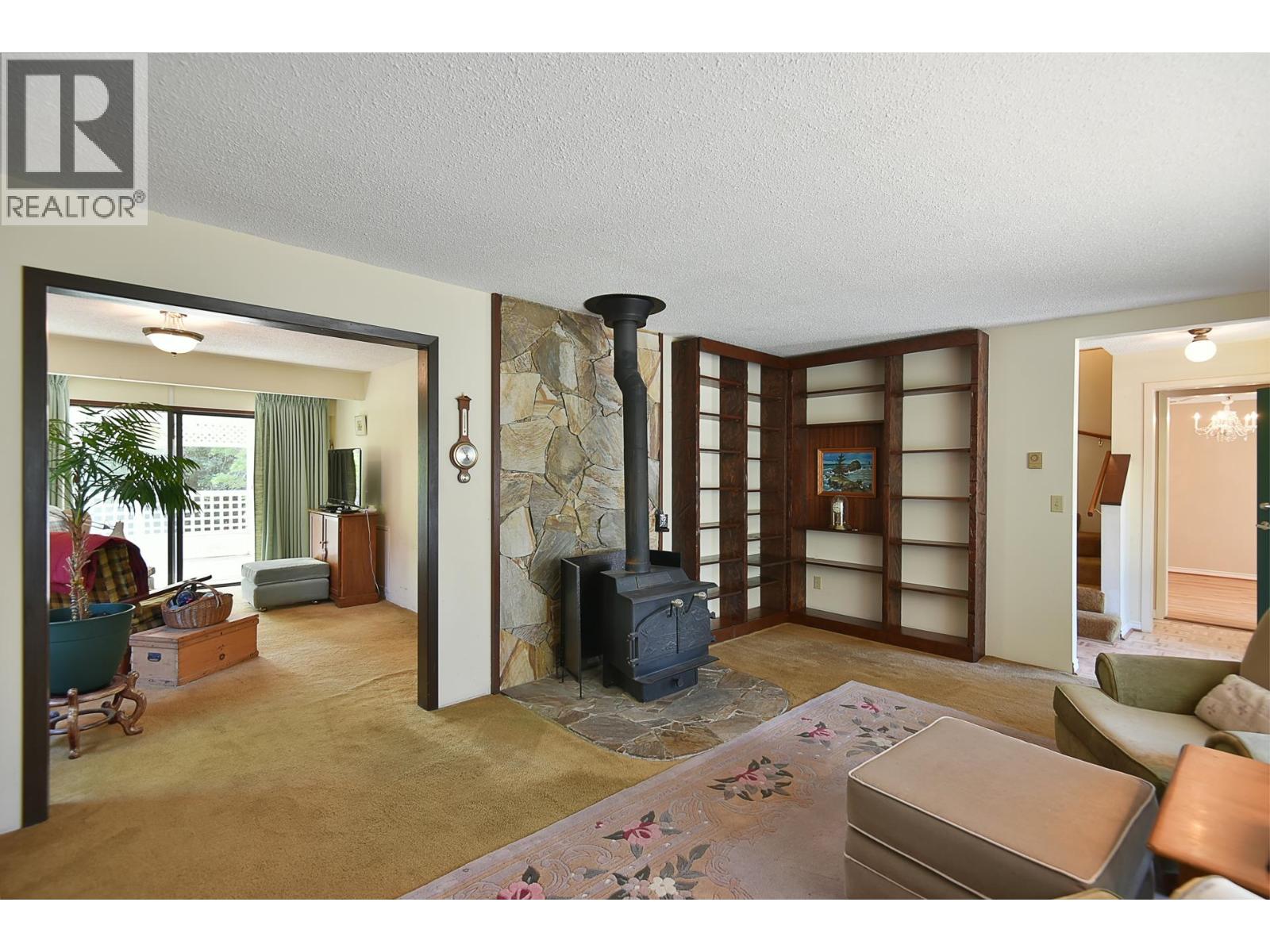 5749 Surf Circle Property Photo 3