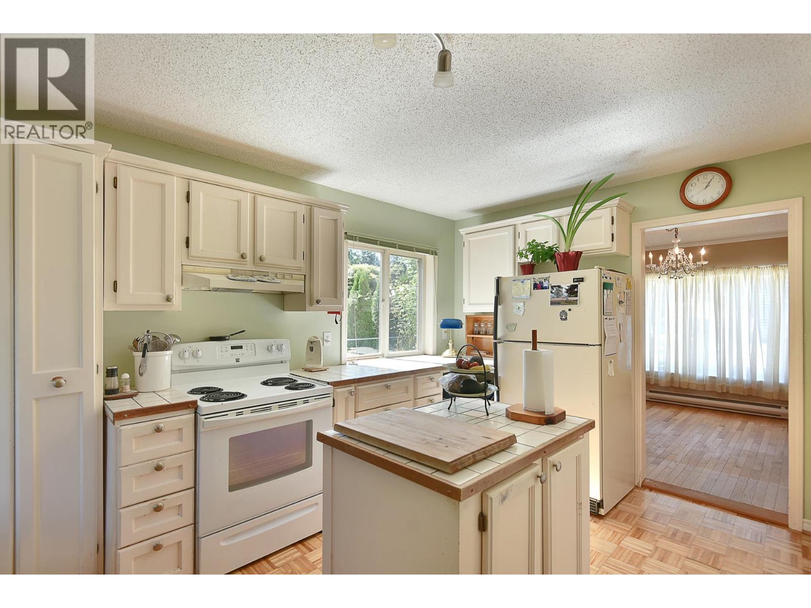 5749 Surf Circle Property Photo 8