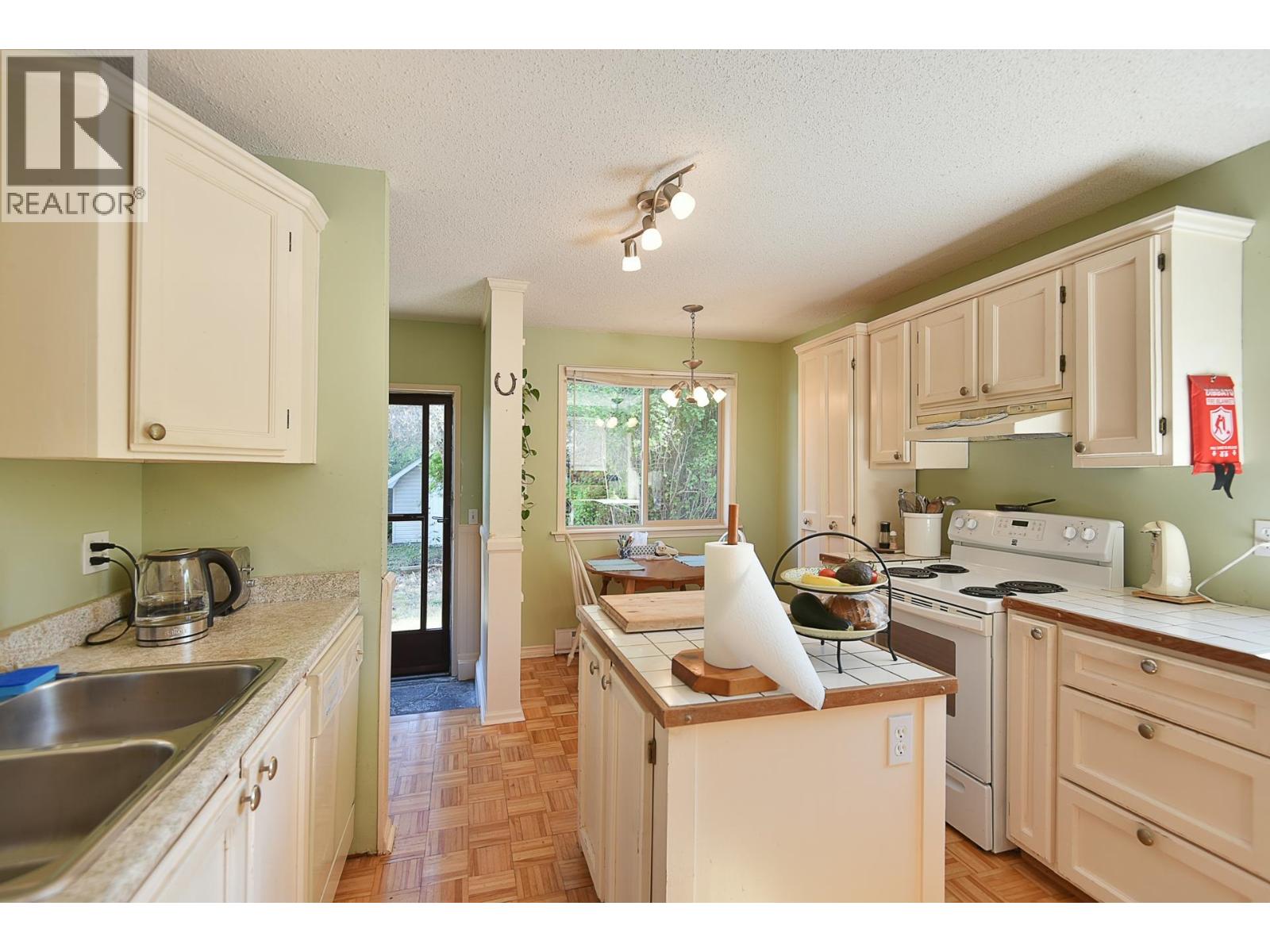 5749 Surf Circle Property Photo 9