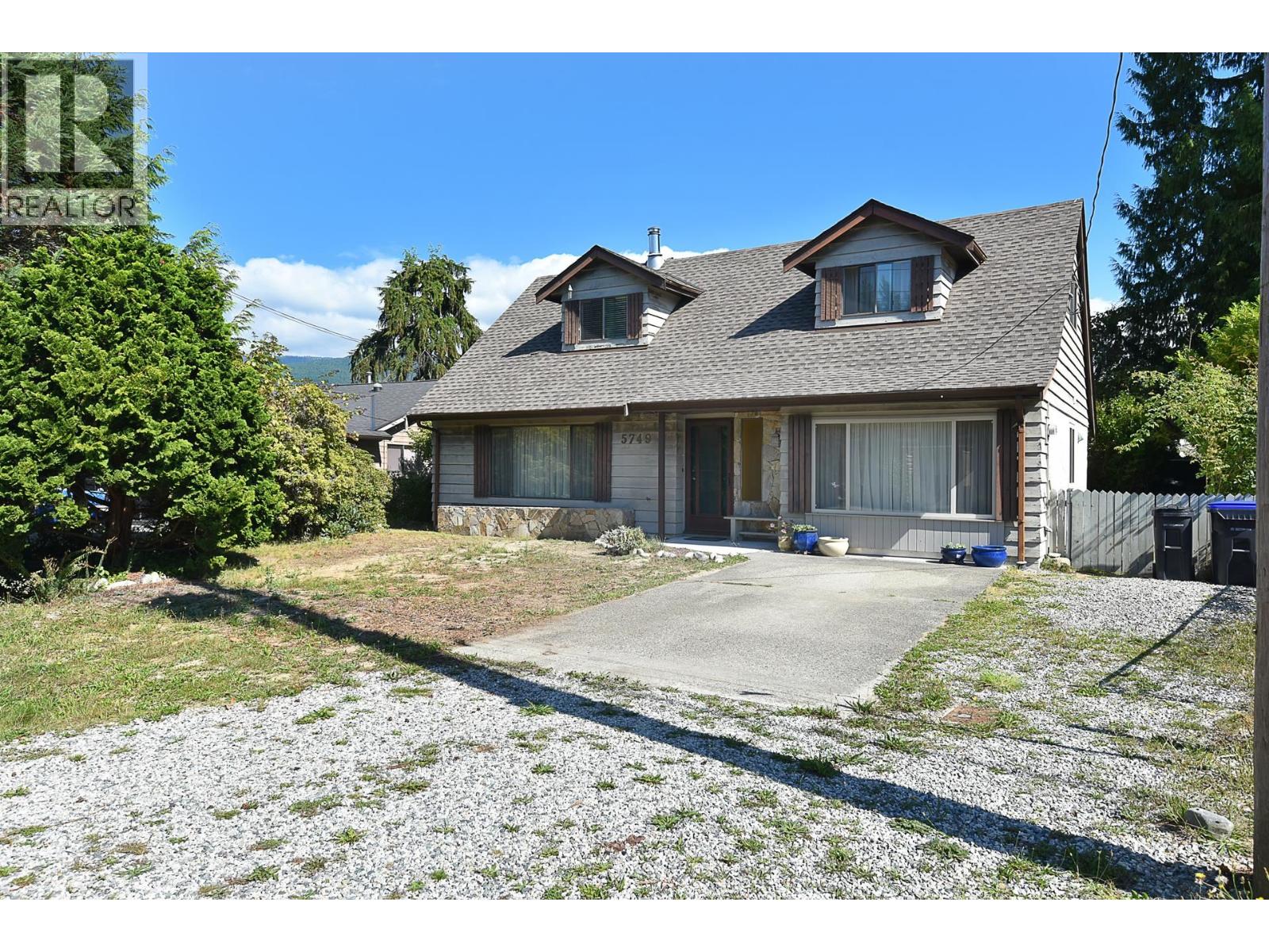 5749 Surf Circle Property Photo 23