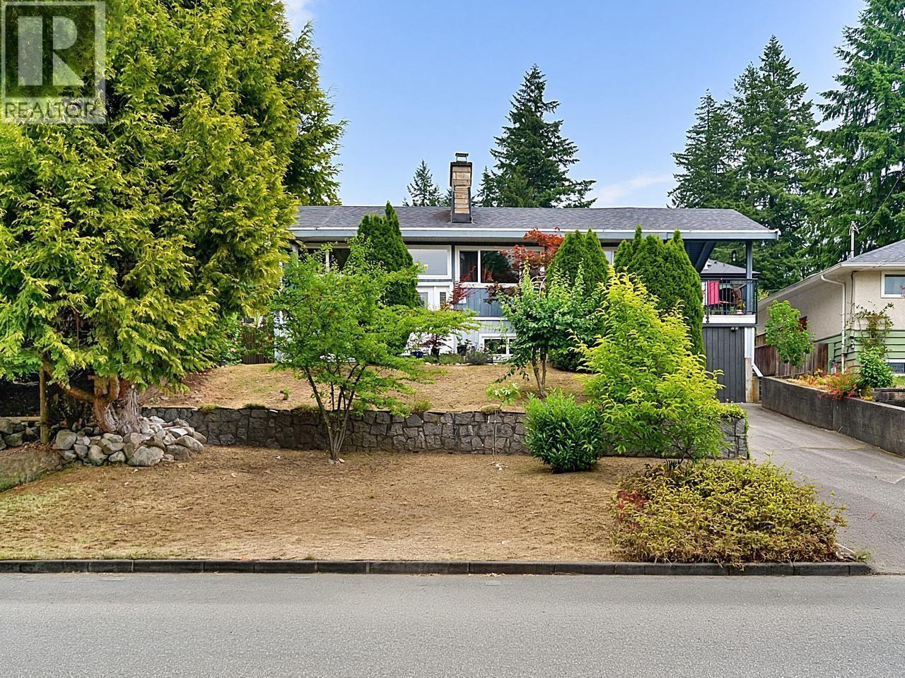 937 Kinsac Street Property Photo 1