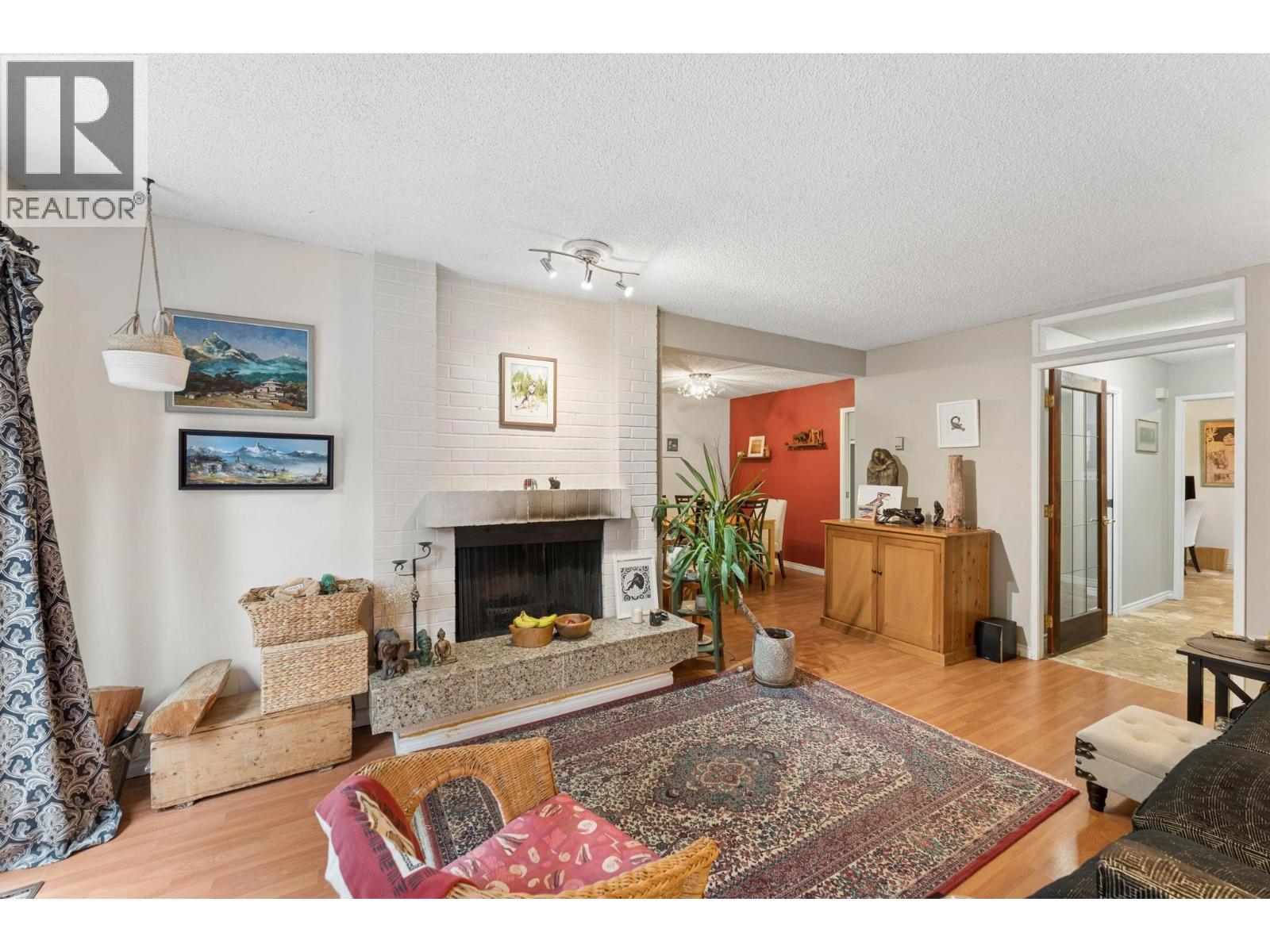 834 Hendecourt Road Property Photo 4