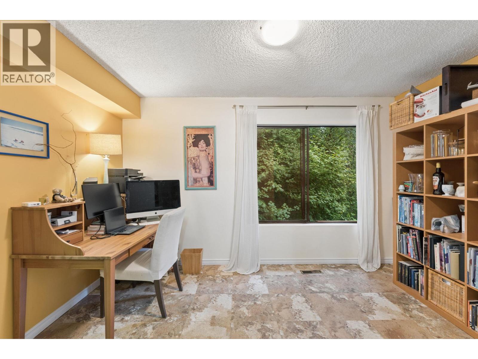 834 Hendecourt Road Property Photo 10