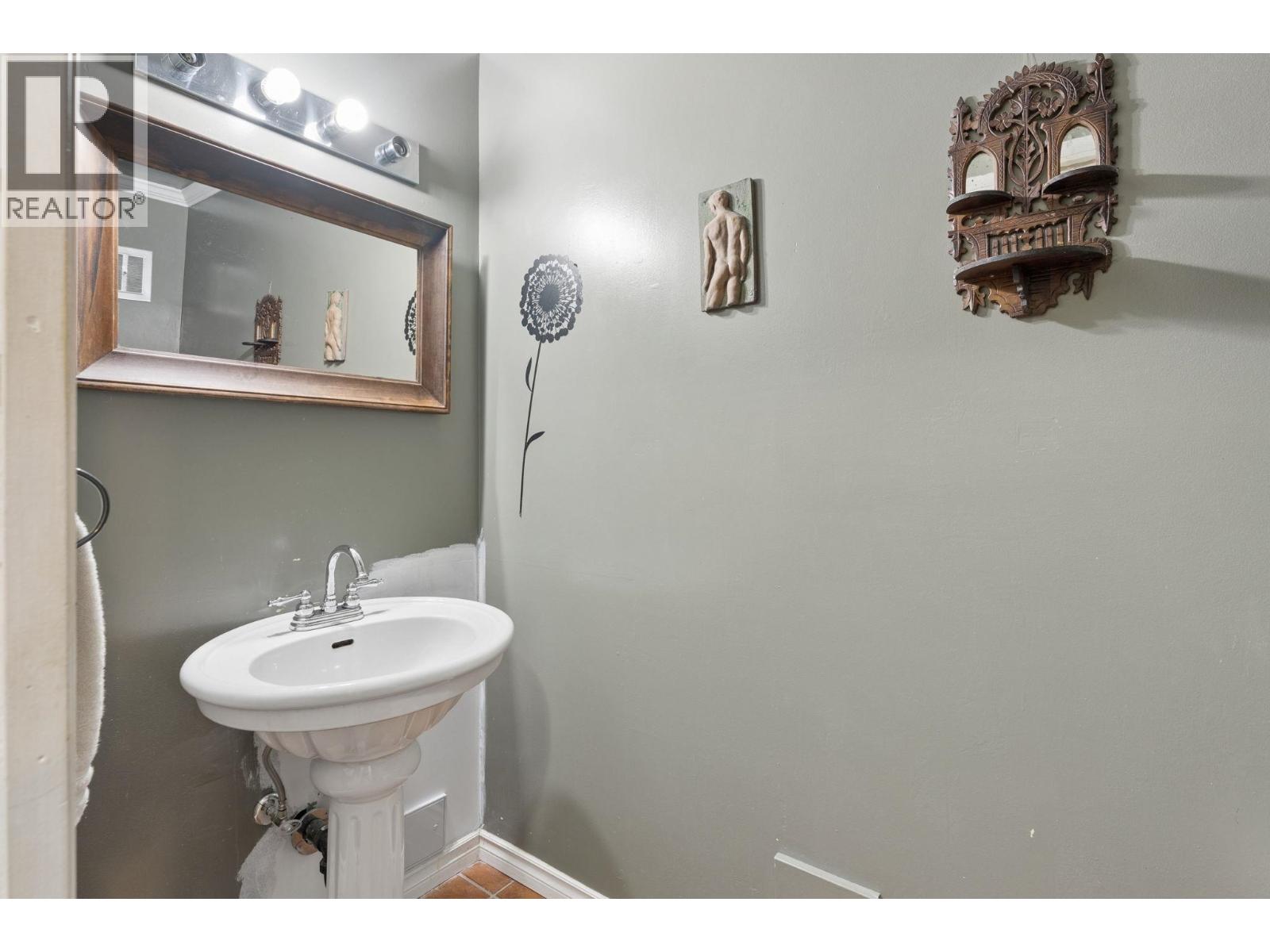 834 Hendecourt Road Property Photo 11