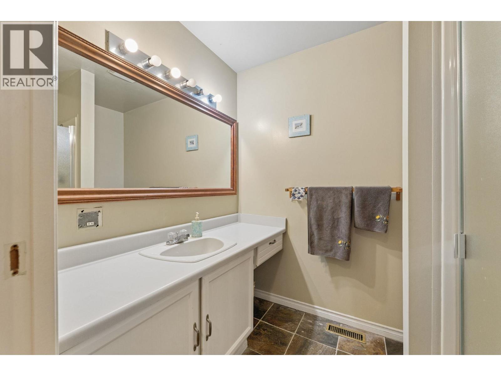 834 Hendecourt Road Property Photo 16
