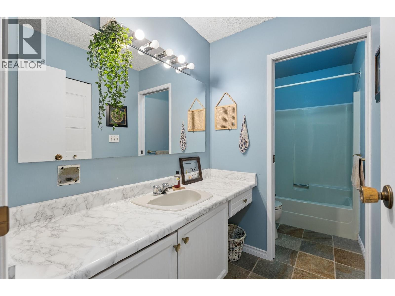 834 Hendecourt Road Property Photo 19