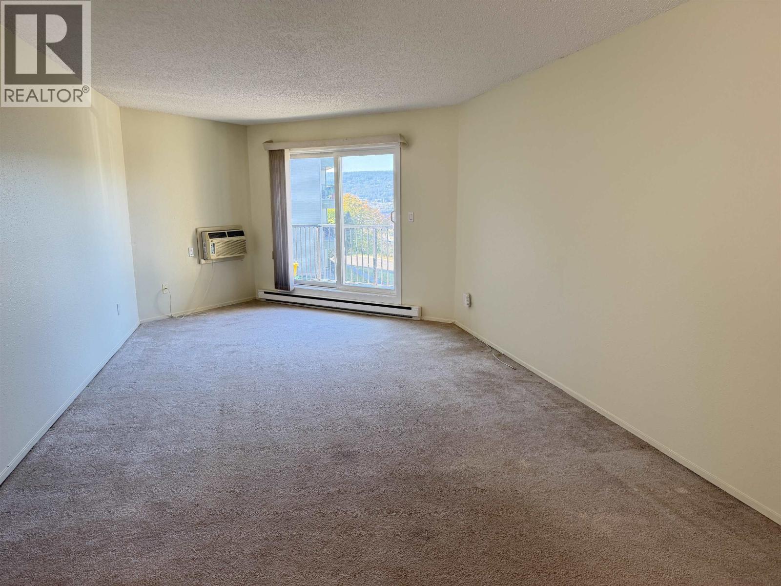 318 282 N Broadway Avenue Property Photo 3