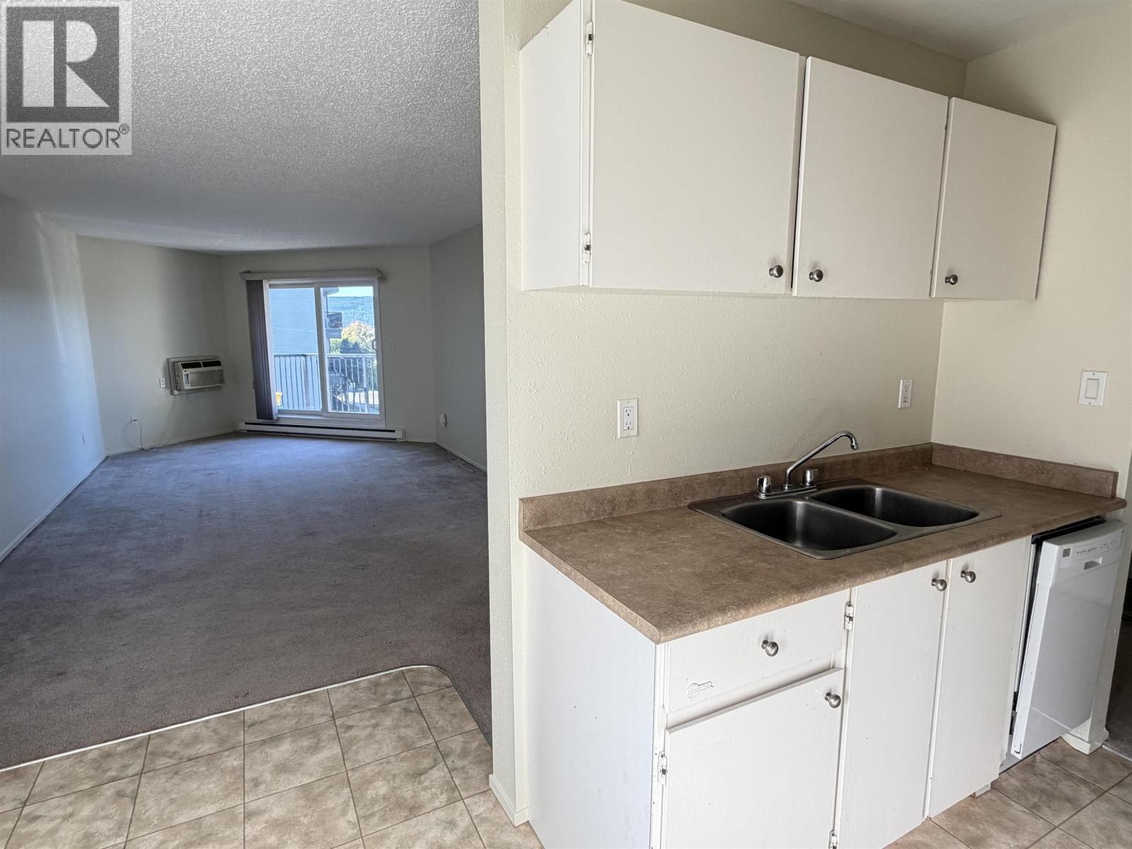 318 282 N Broadway Avenue Property Photo 6