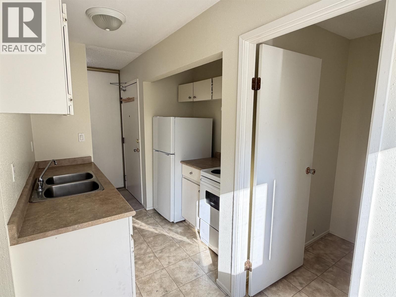 318 282 N Broadway Avenue Property Photo 7