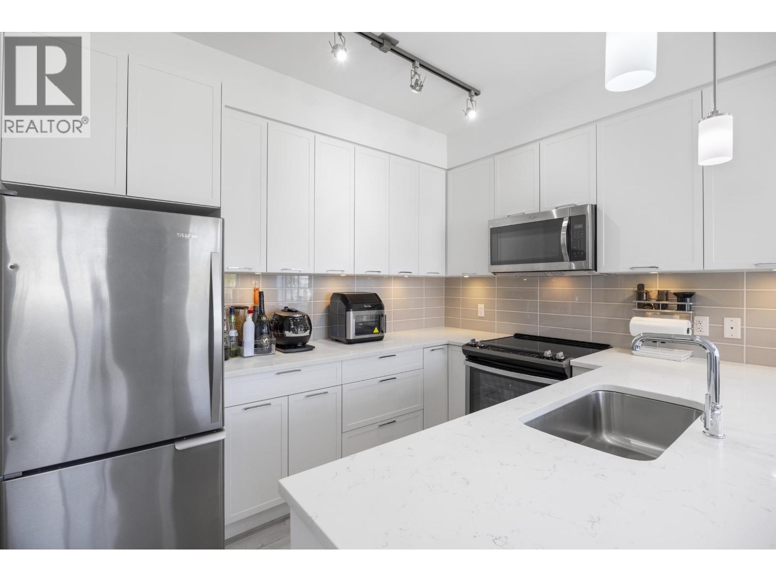 417 828 GAUTHIER AVENUE Property Photo 1