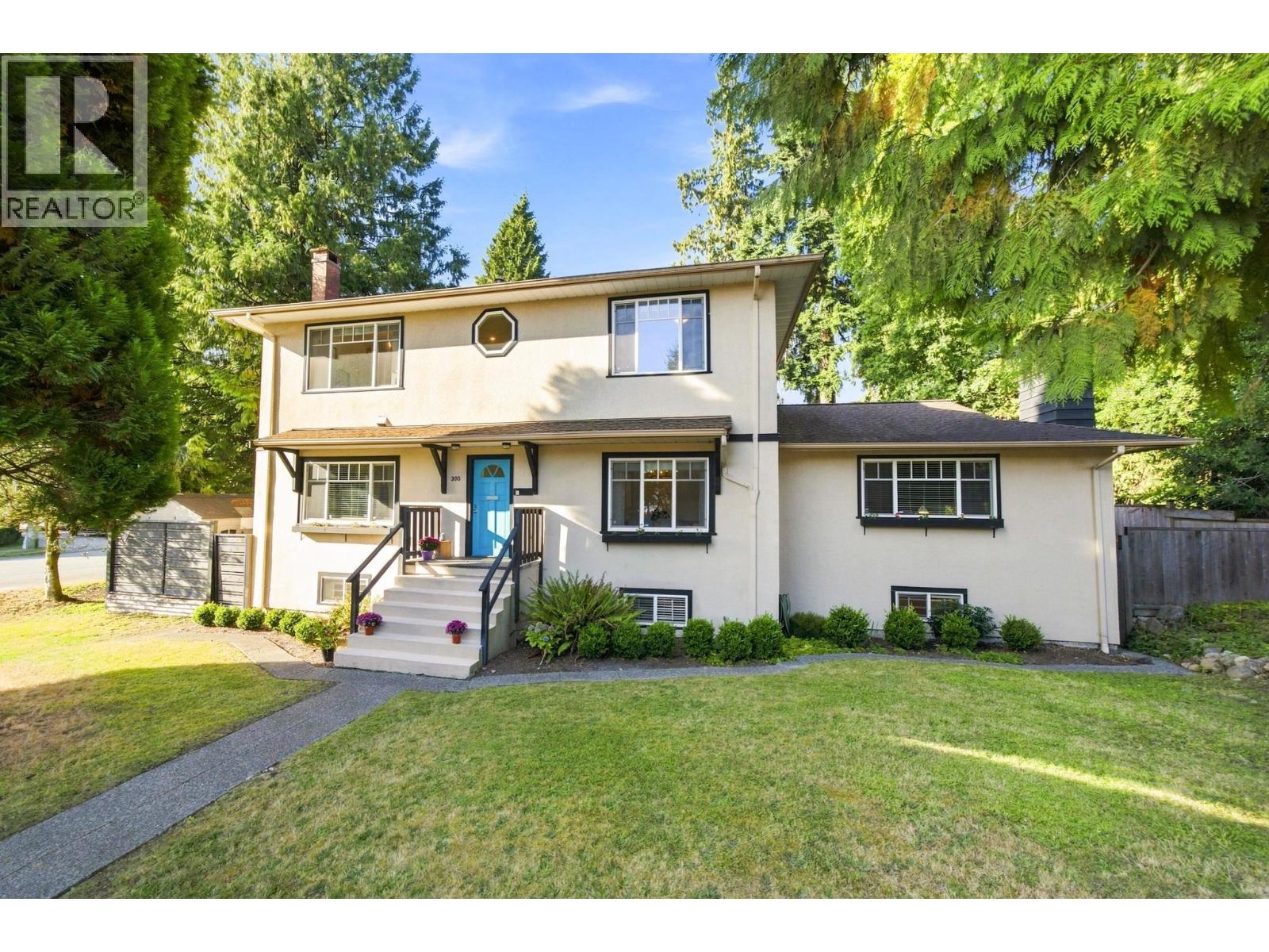 300 E 25th Street Property Photo 1