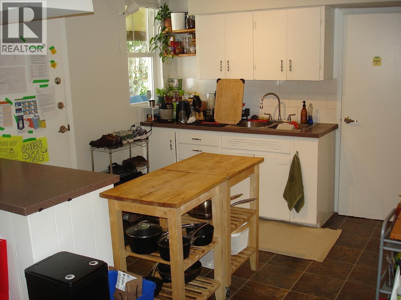 1745 Graveley Street Property Photo 6
