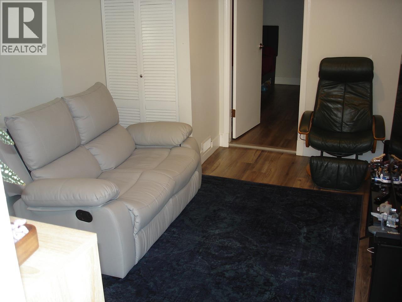 1745 Graveley Street Property Photo 28