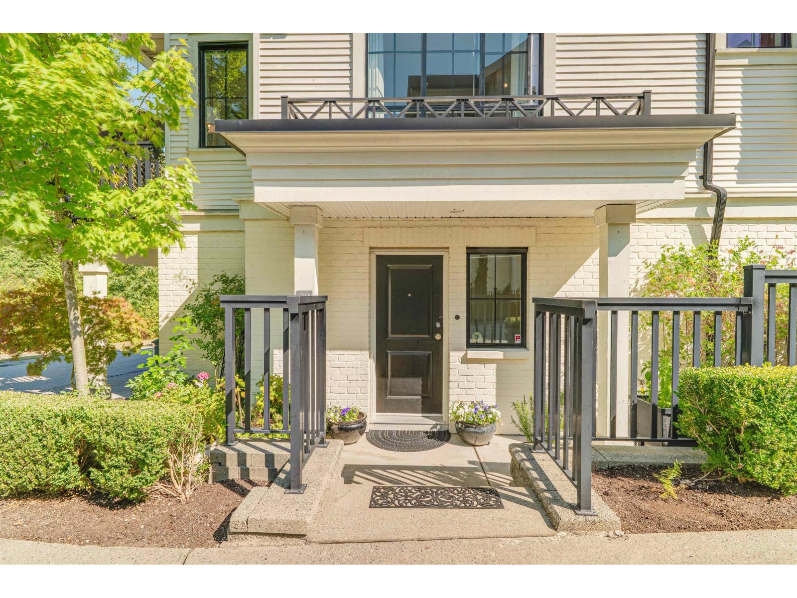 39 14888 62 Avenue Property Photo 2