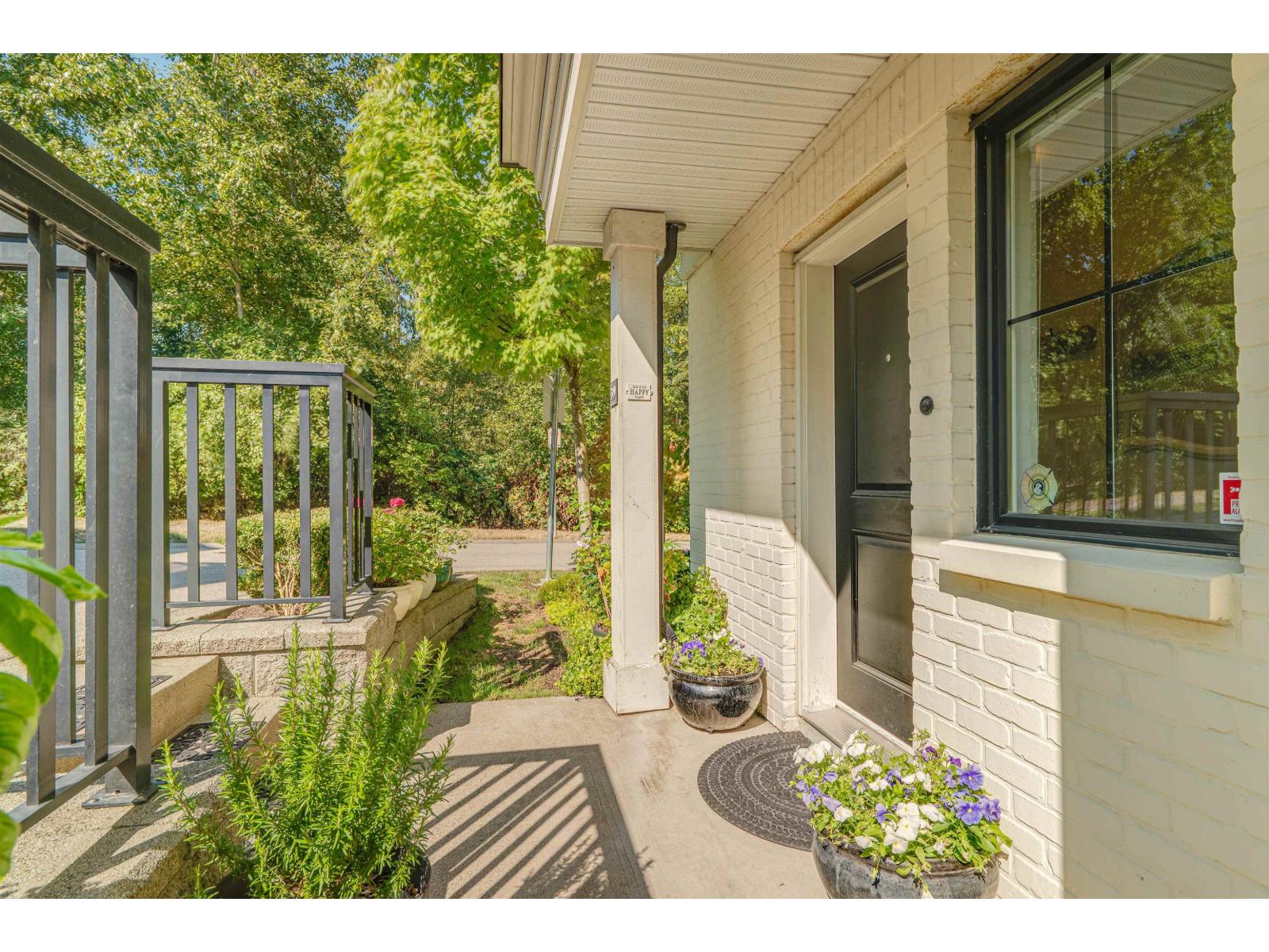 39 14888 62 Avenue Property Photo 3