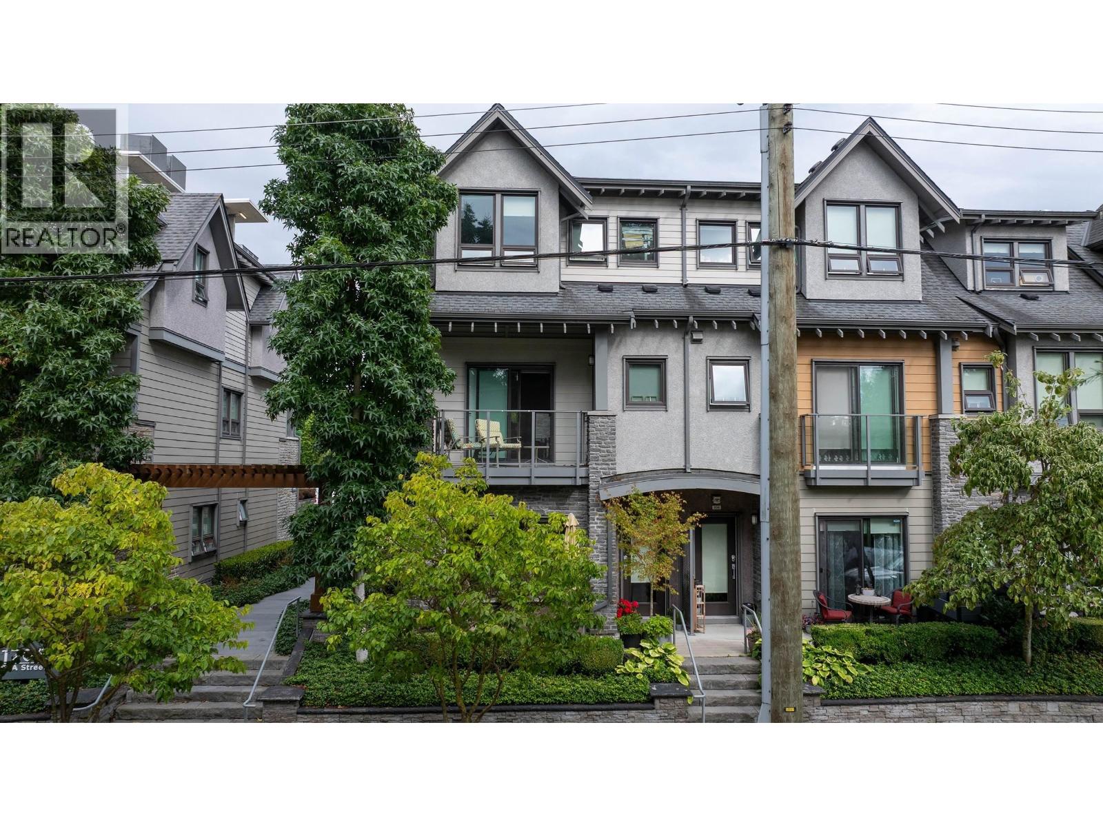 207 1738 55a Street Property Photo 1
