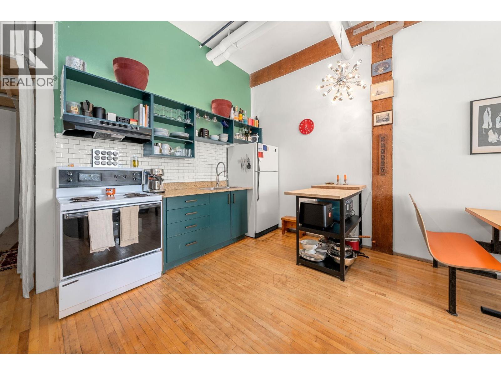 120 2556 E HASTINGS STREET Property Photo 1