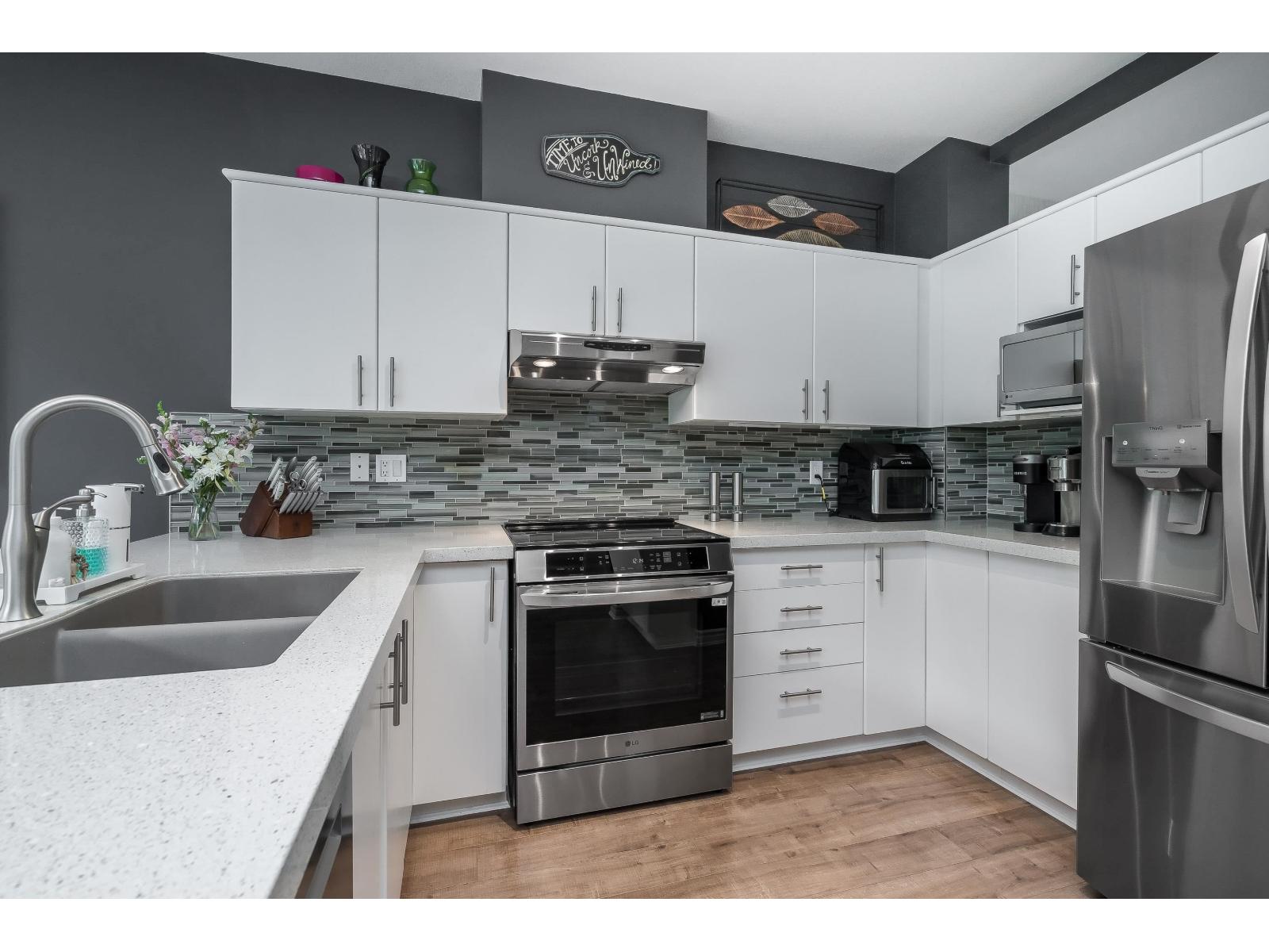 55 6050 166 Street Property Photo 17