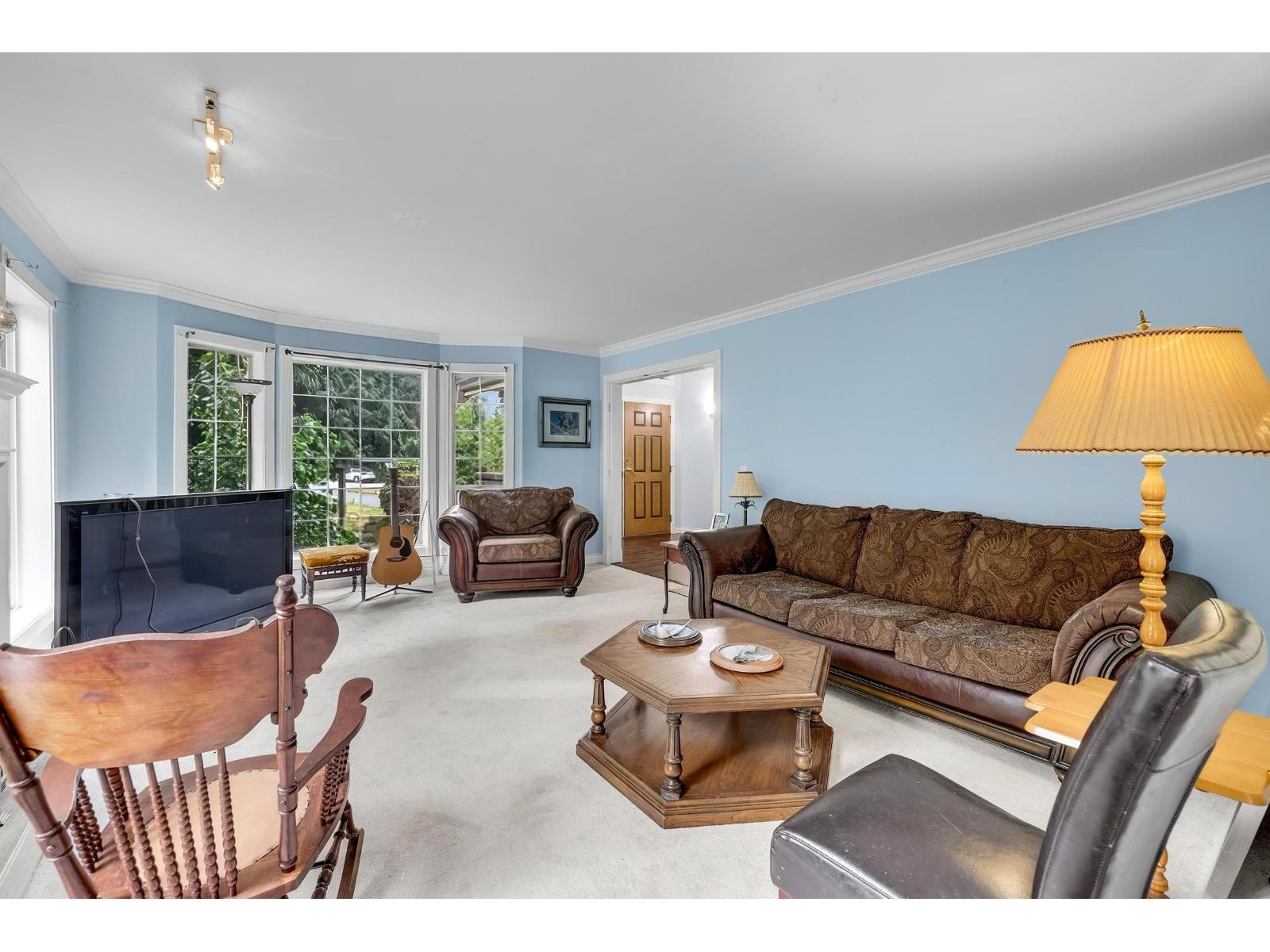 17588 28 Avenue Property Photo 5