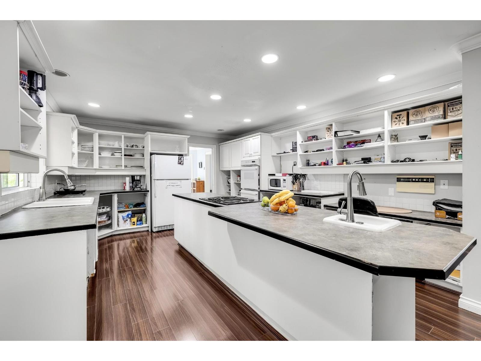 17588 28 Avenue Property Photo 9
