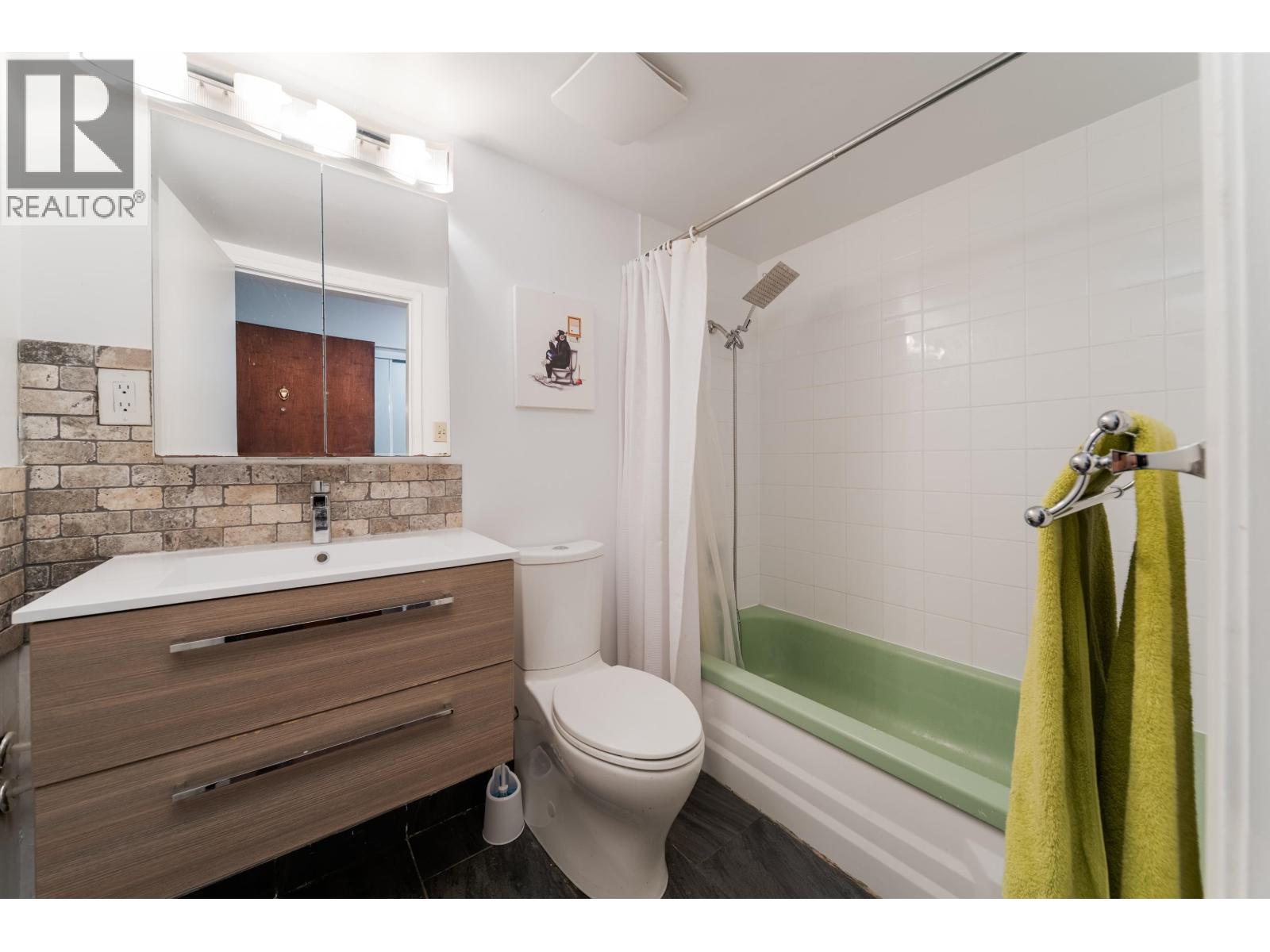 203 1850 Comox Street Property Photo 11
