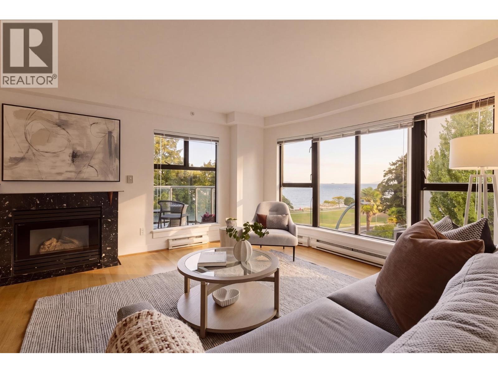 300 1410 Bute Street Property Photo 1