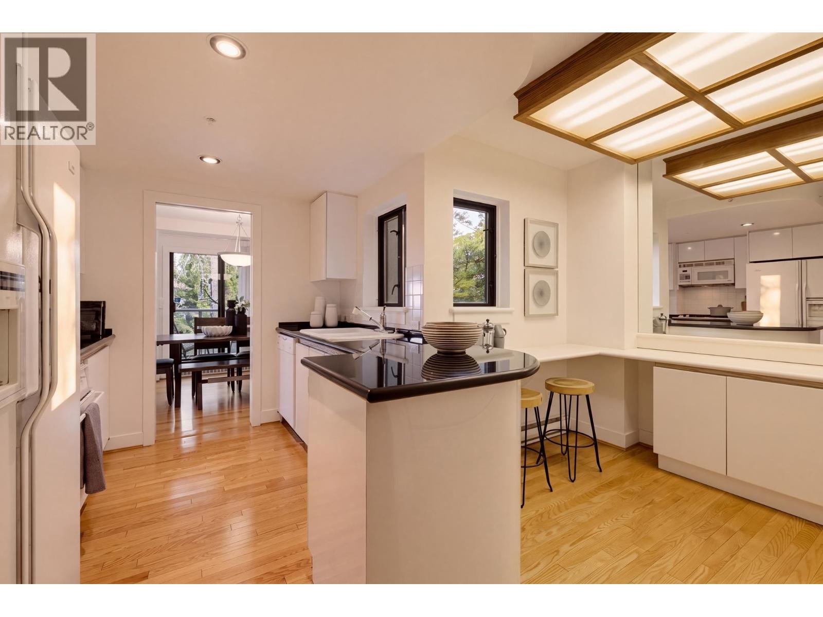 300 1410 Bute Street Property Photo 15