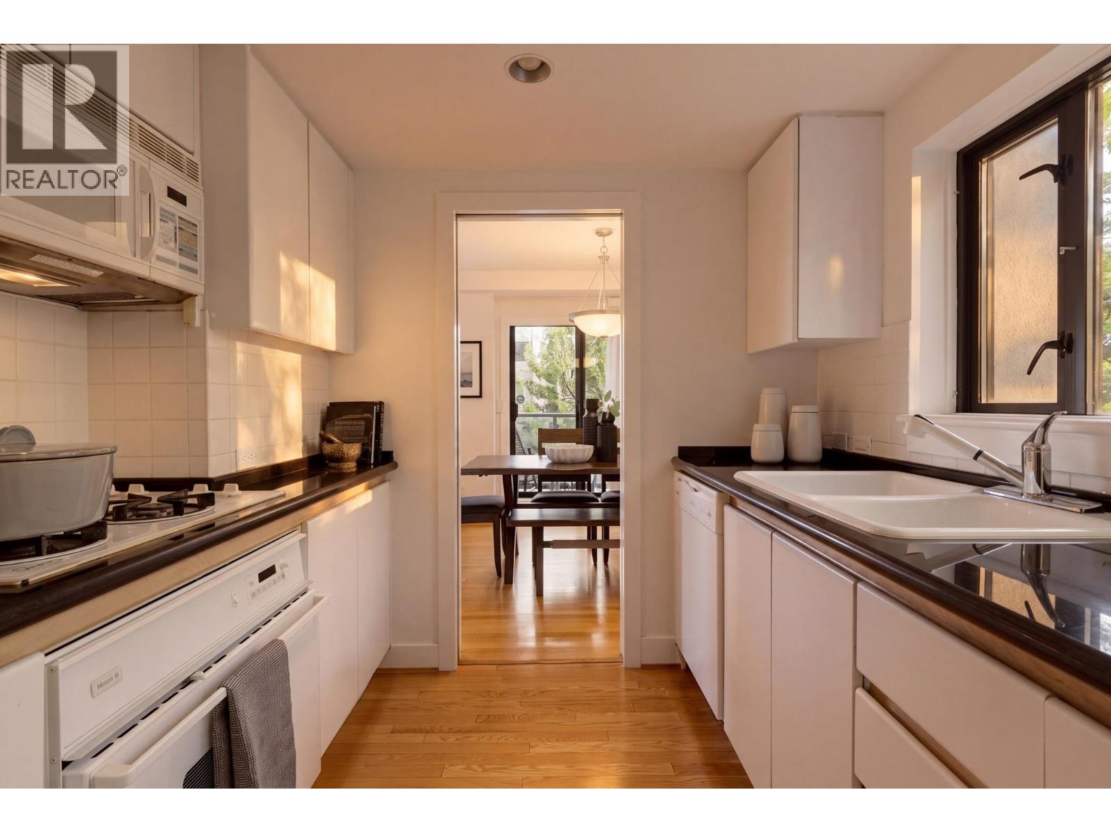 300 1410 Bute Street Property Photo 16