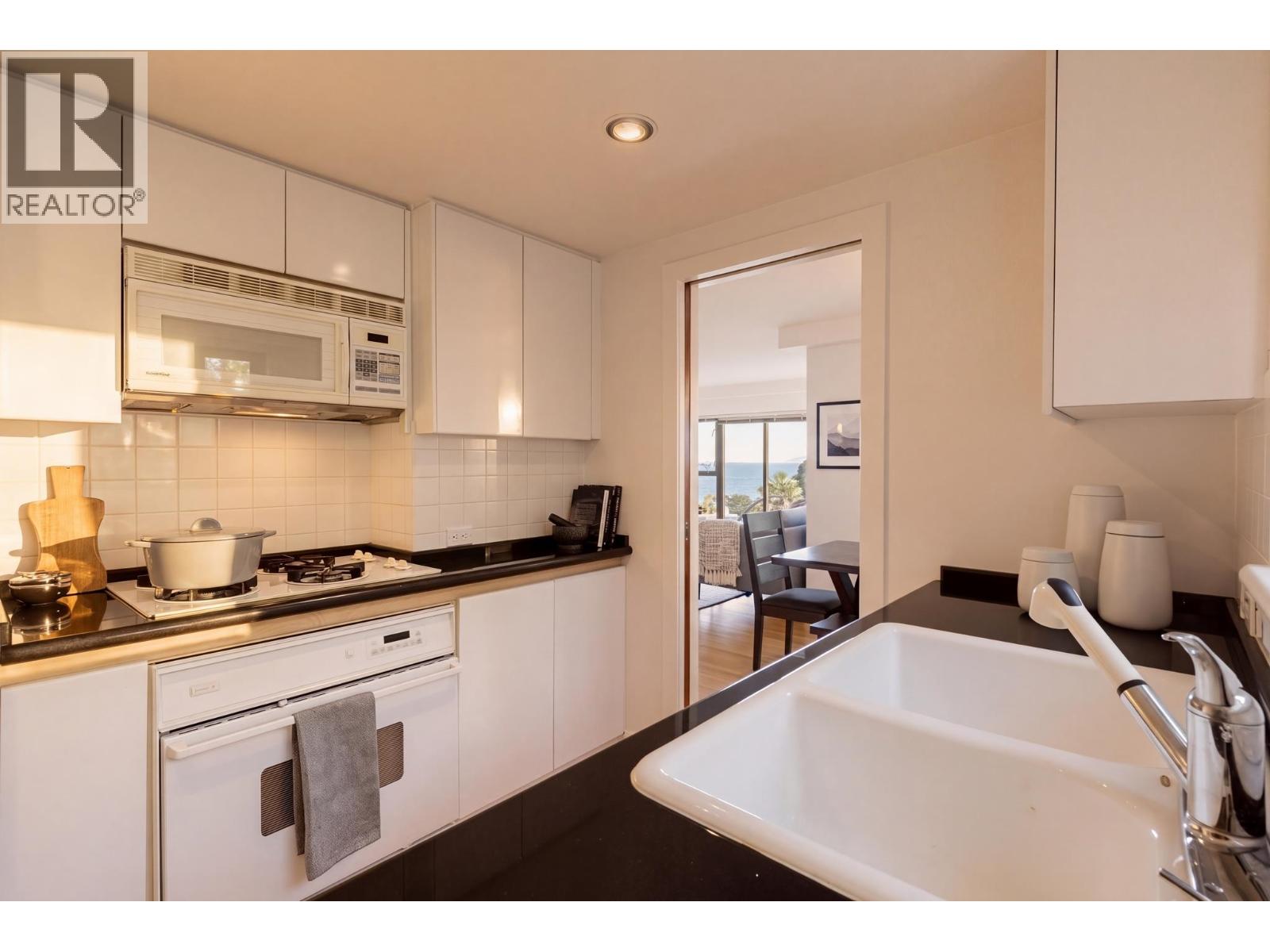 300 1410 Bute Street Property Photo 17