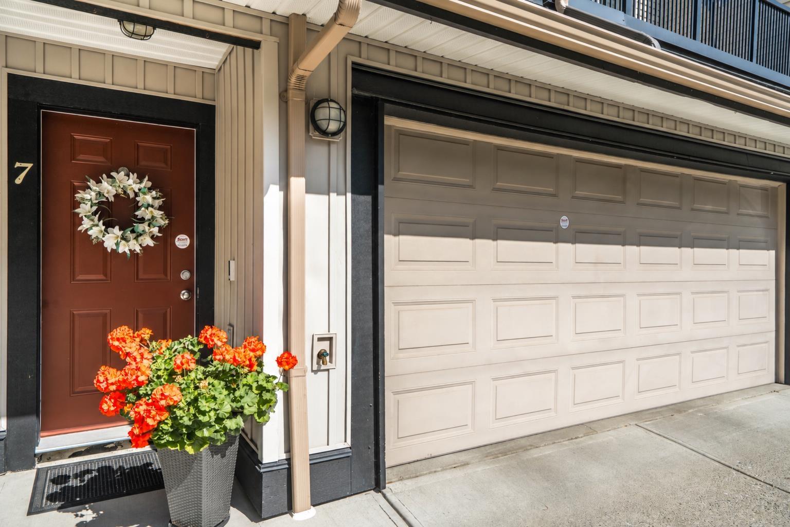 7 7168 179 Street Property Photo 2