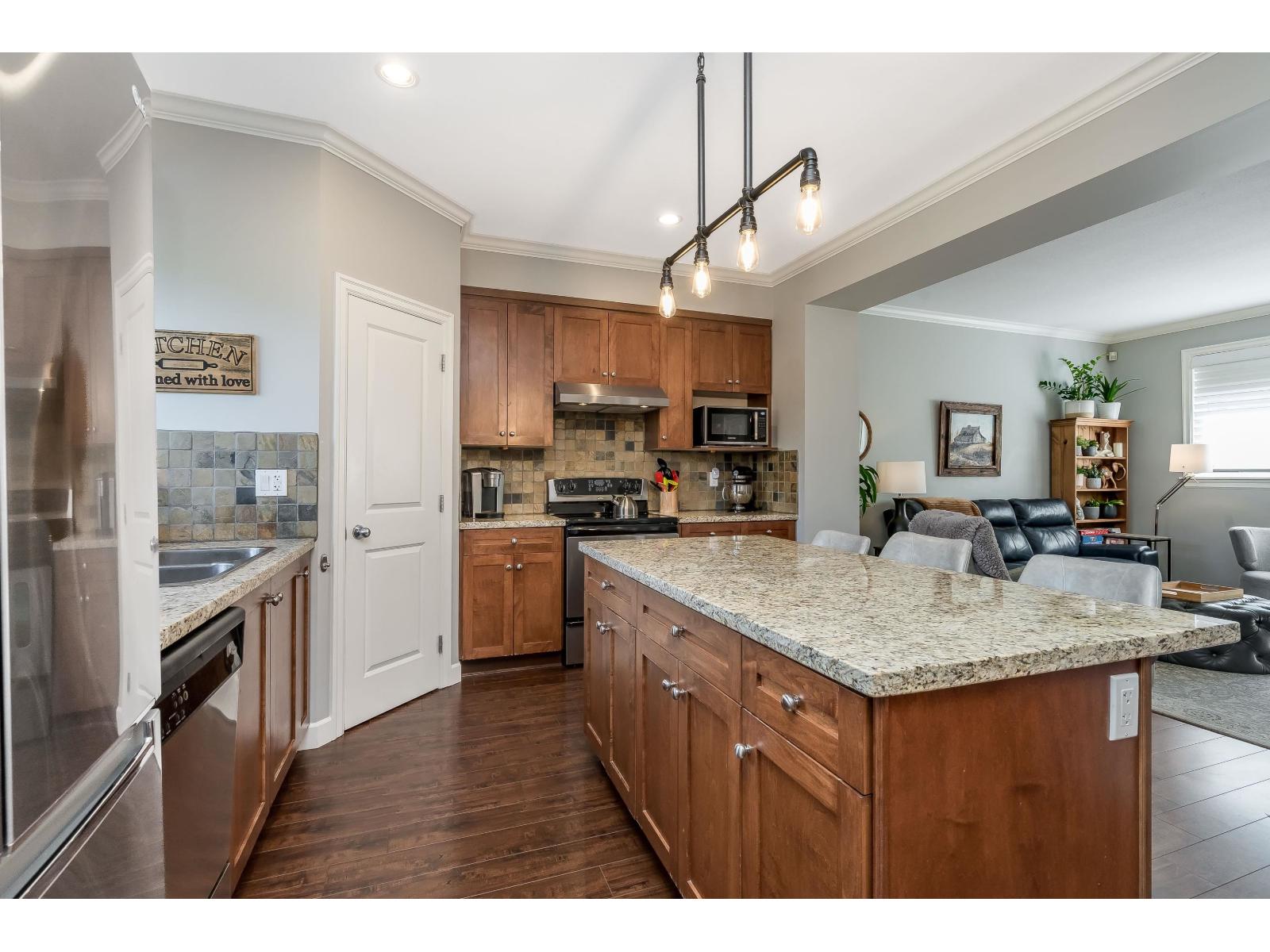 7 7168 179 Street Property Photo 7