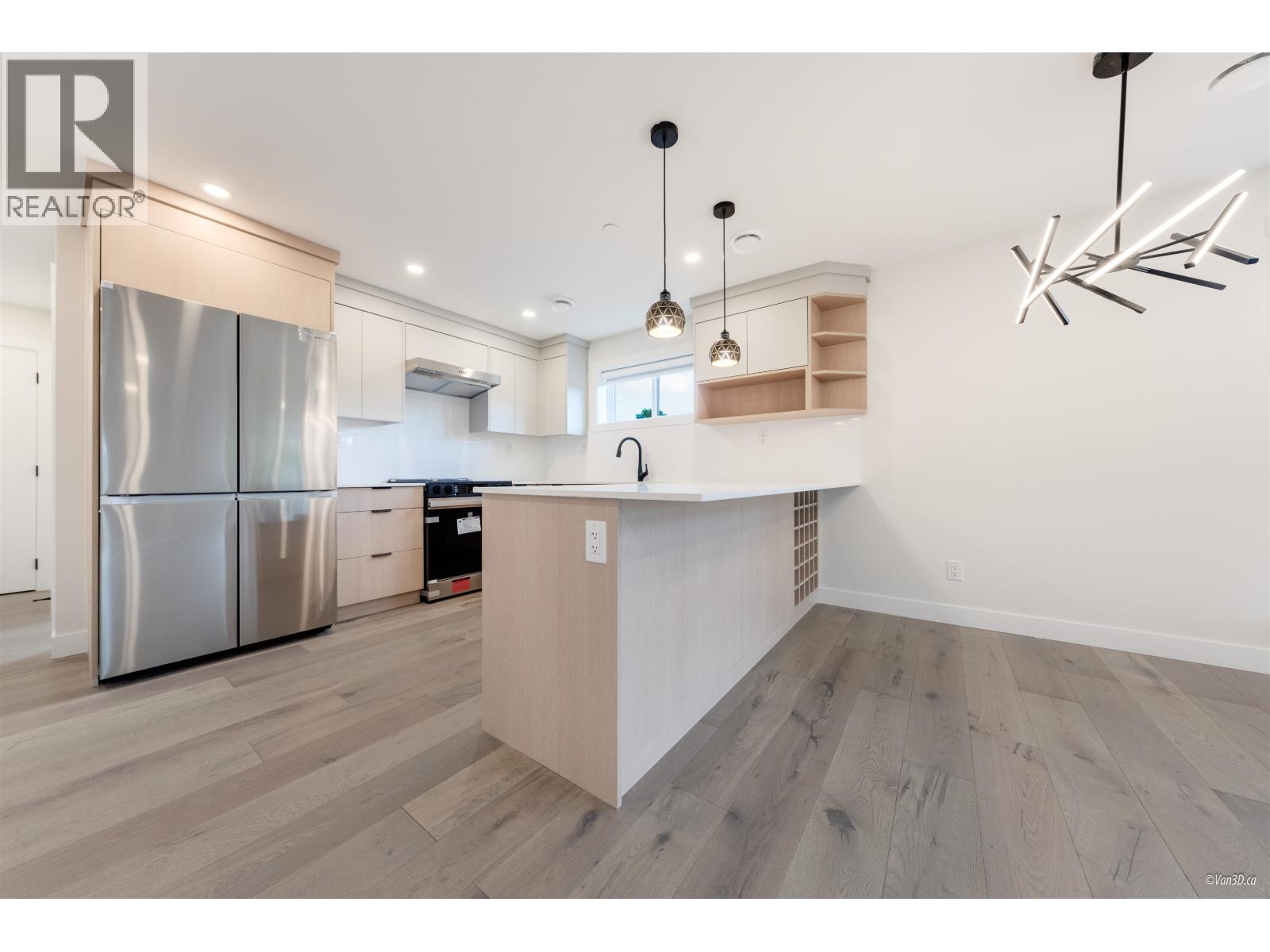 202 5092 Slocan Street Property Photo 1