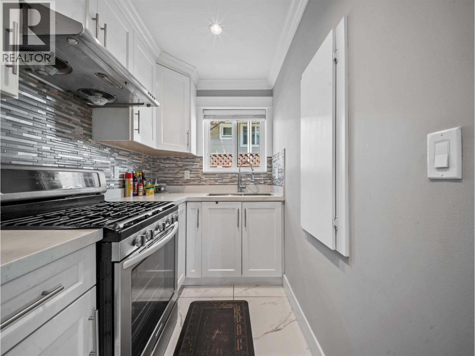 7626 Hedley Avenue Property Photo 18