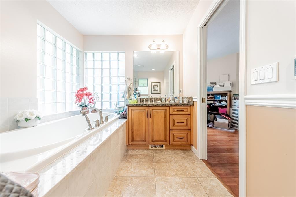 14636 18 Avenue Property Photo 6