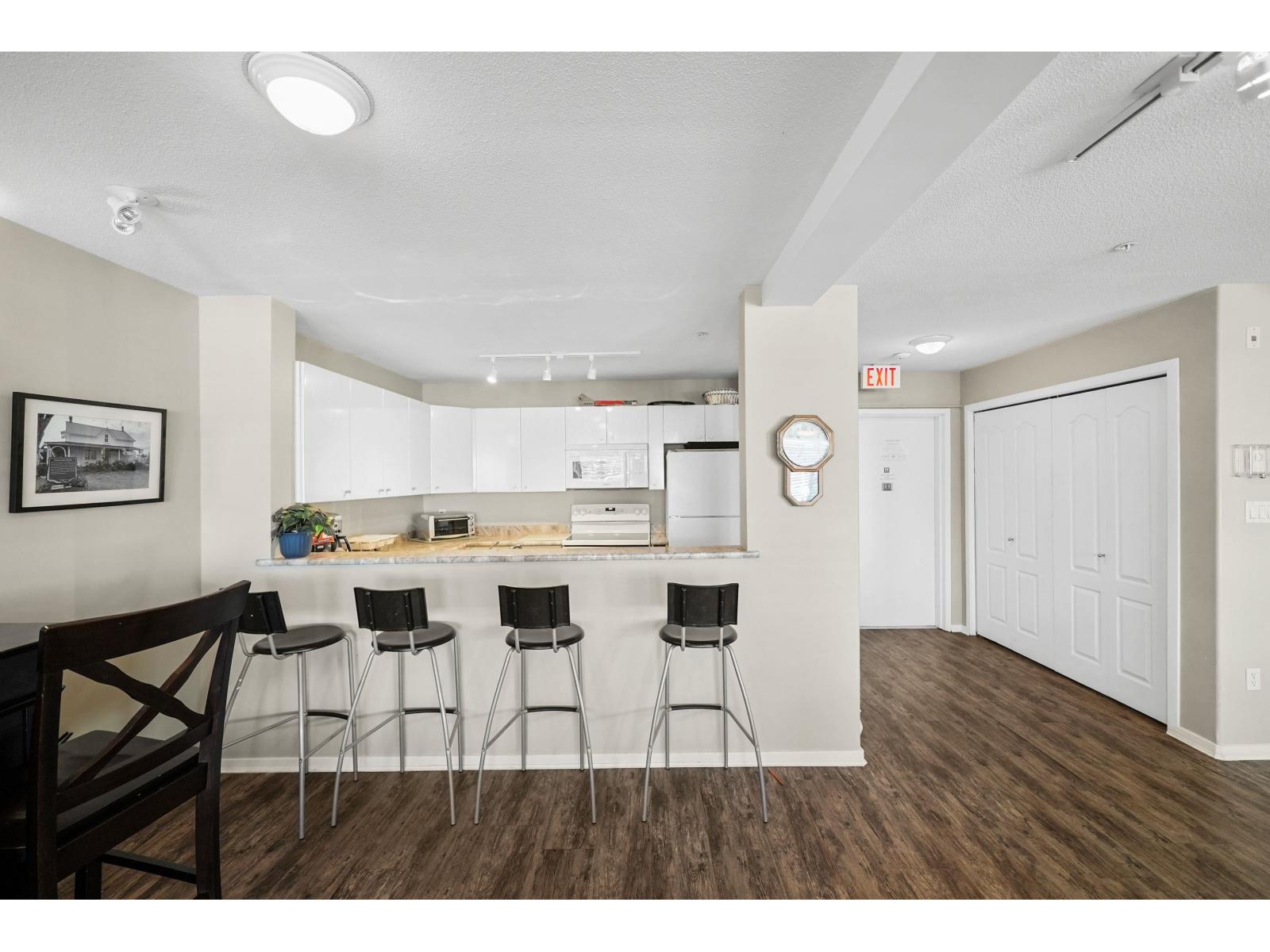 406 22022 49 Avenue Property Photo 24