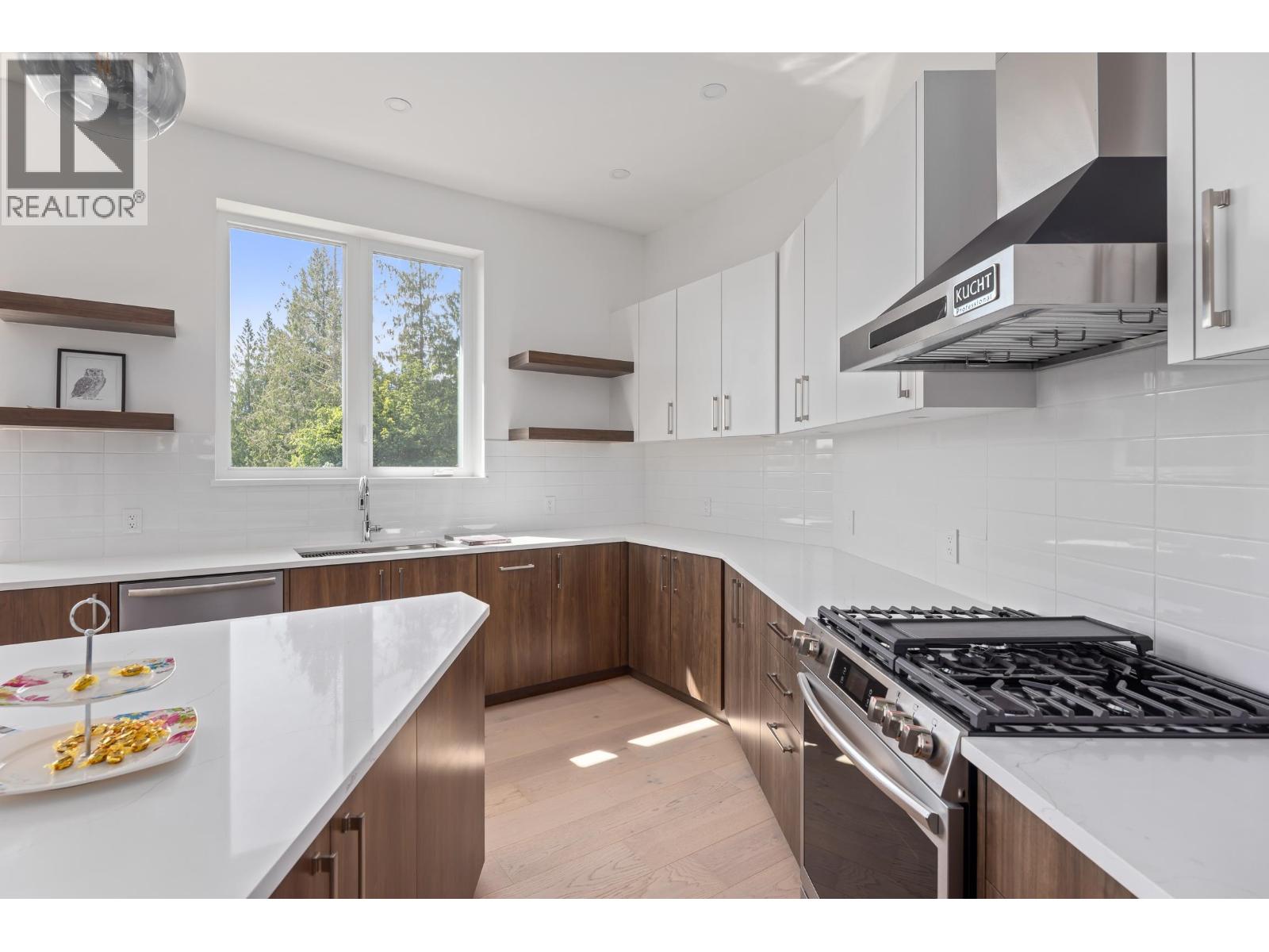 37 3385 Mamquam Road Property Photo 8