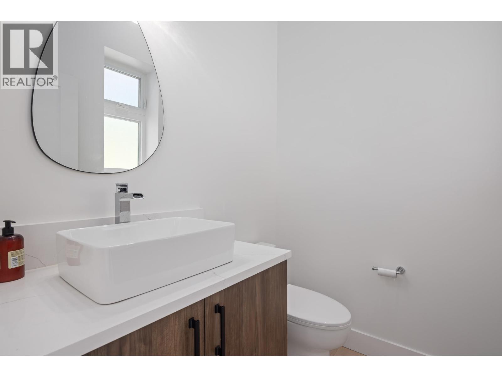 37 3385 Mamquam Road Property Photo 15