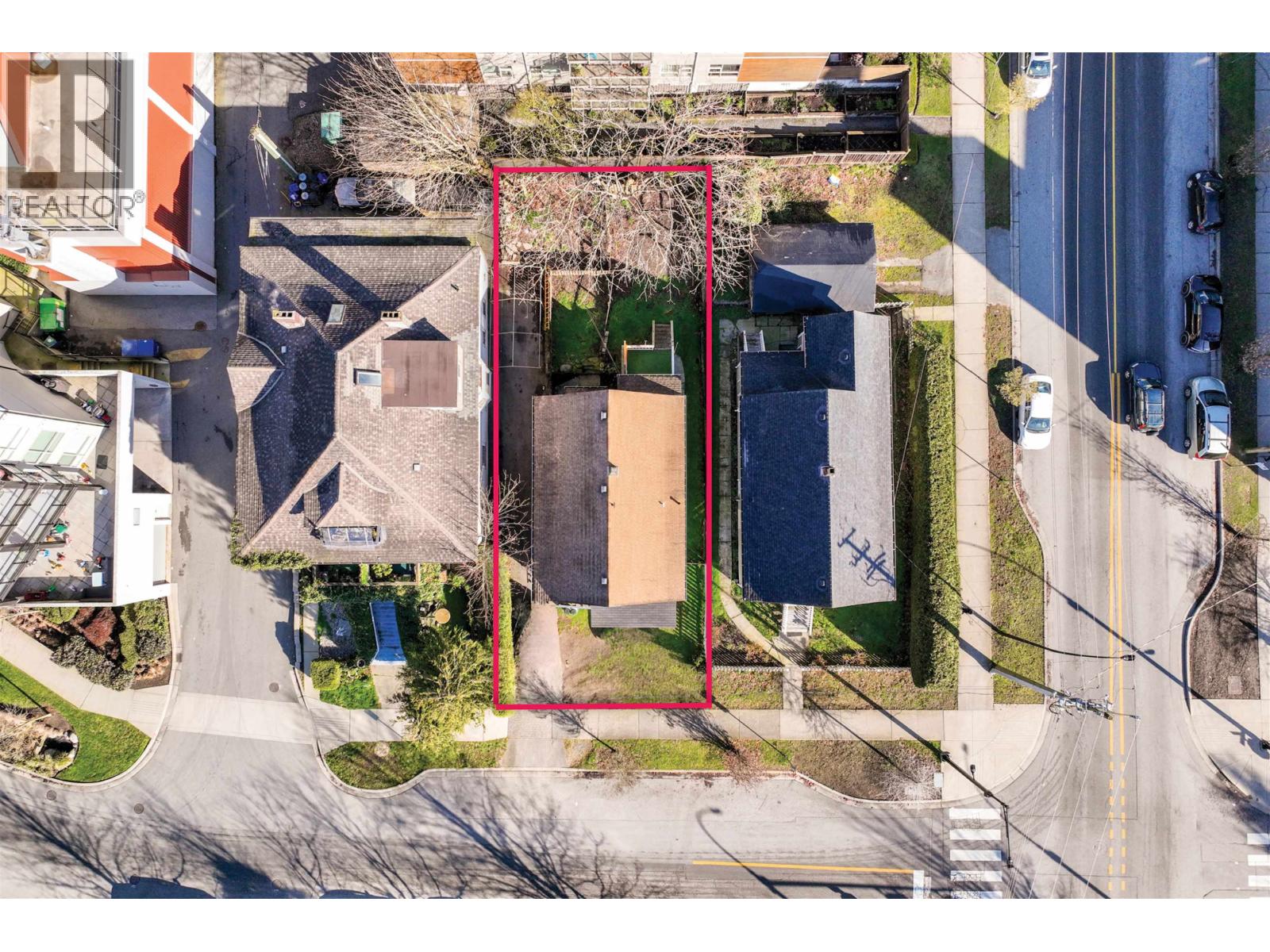 164 E 10th Street Property Photo 1
