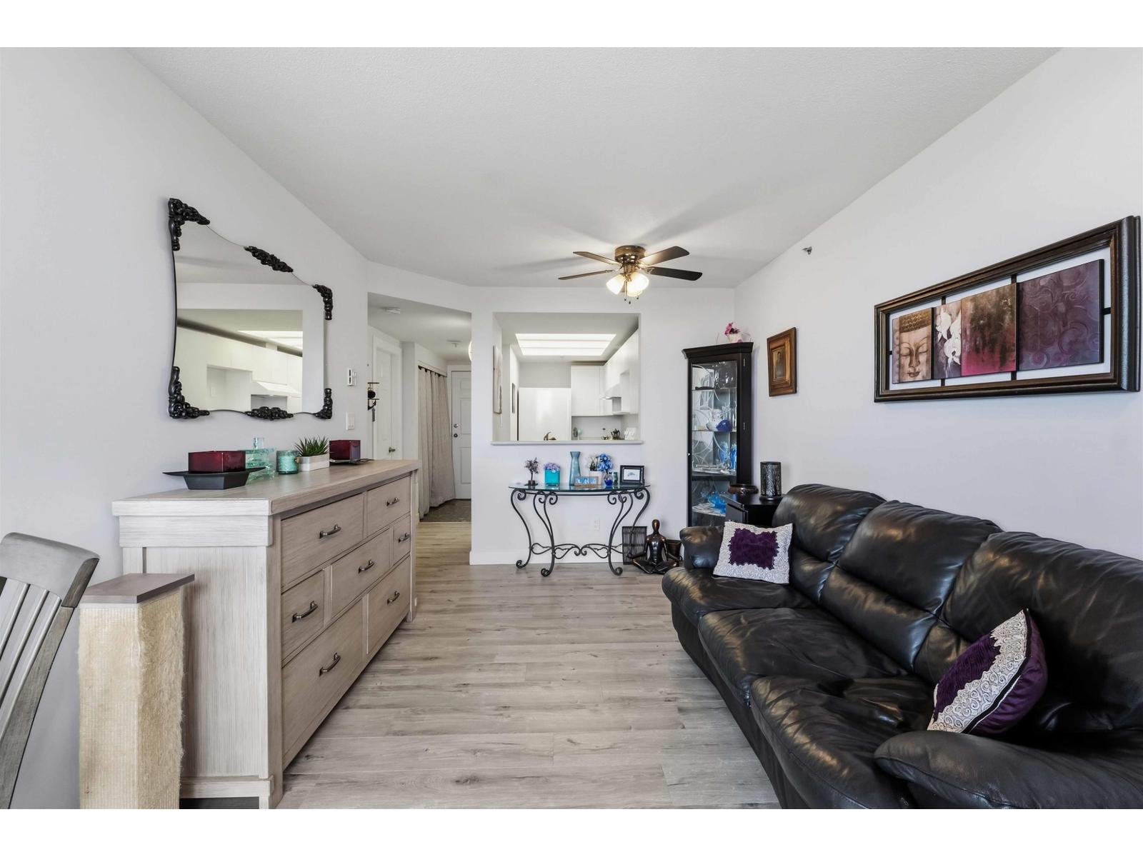 1104 10899 University Drive Property Photo 10